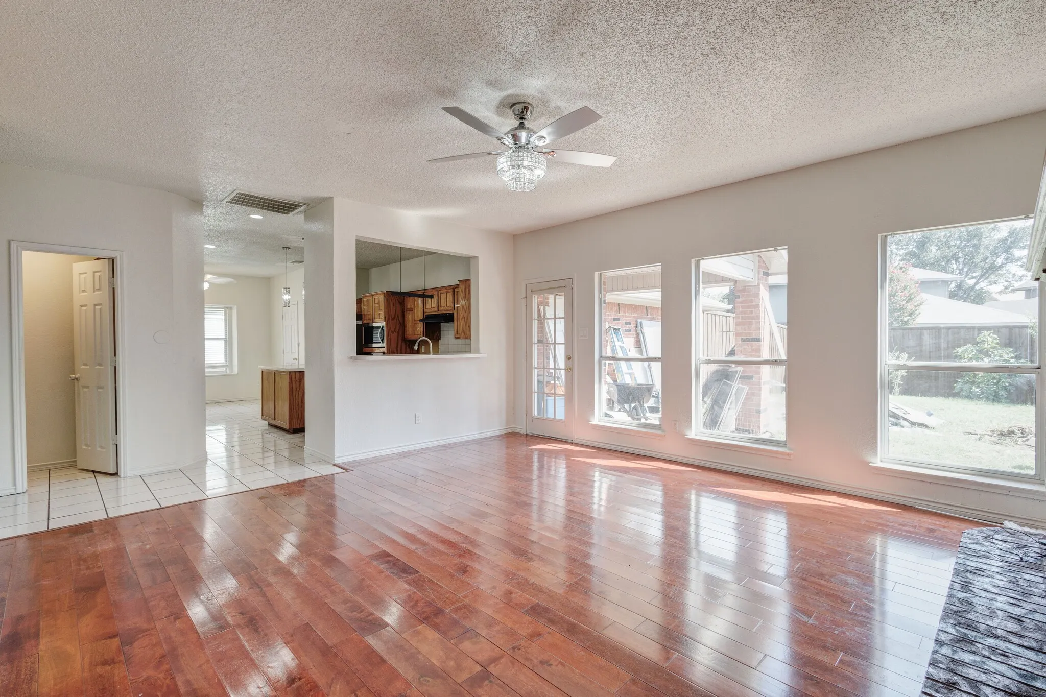 Single Family Residence For Rent in Rockwall County , 9118 Barton Creek Drive, Rowlett, Texas 75089, 4 Bedroom, 3 Bathroom, 2 Garage spaces, 2,334 Sqft, built in 1992, mls#21374219, Real Estate Agent in Rowlett, Homes For Rent in Rockwall county, Homes For Rent in Rowlett, Realtor in Rowlett Texas, Real Estate Brokerage Independent Realty Texas, Luminita Cordes Realtor