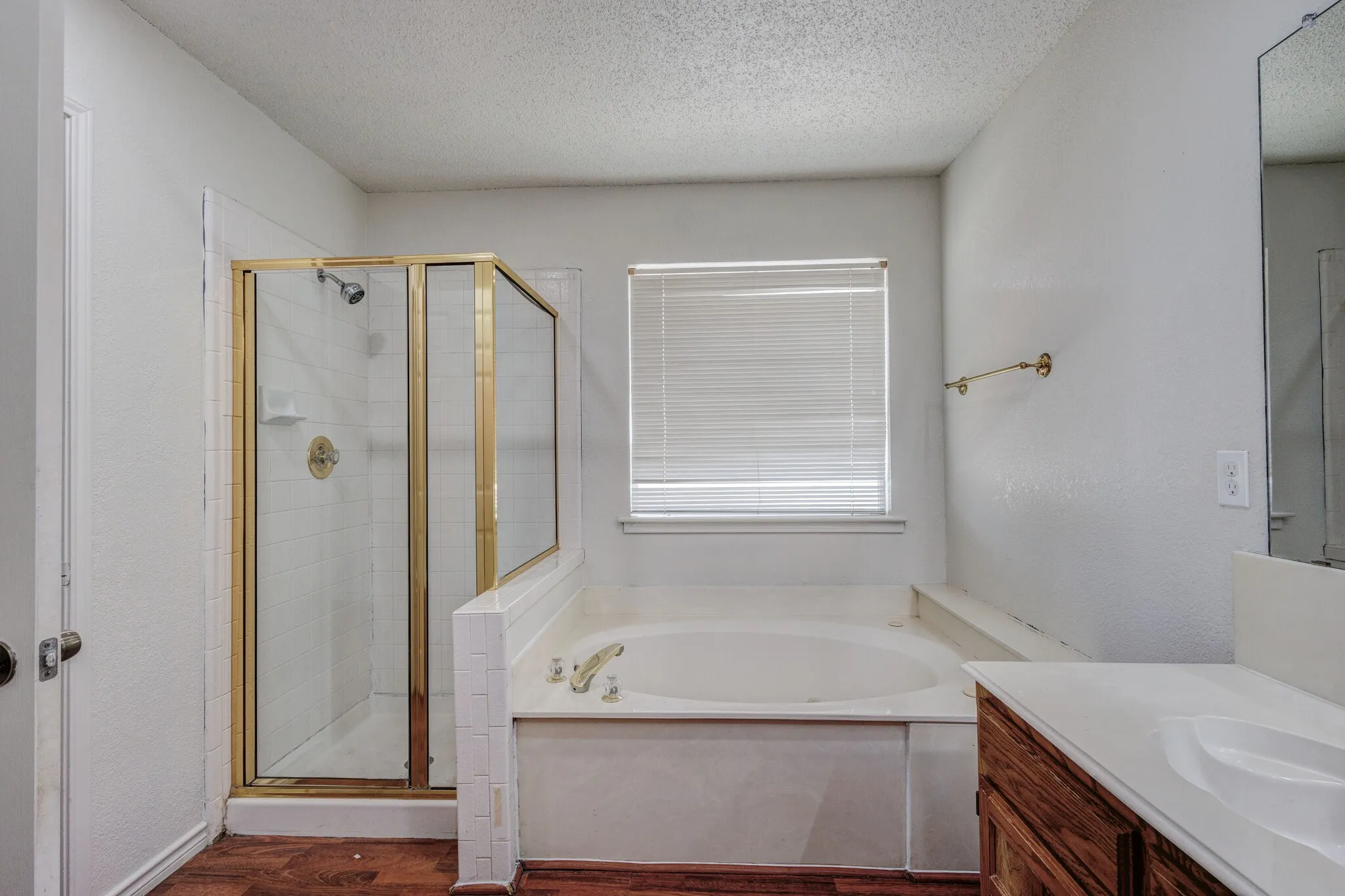 Single Family Residence For Rent in Rockwall County , 9118 Barton Creek Drive, Rowlett, Texas 75089, 4 Bedroom, 3 Bathroom, 2 Garage spaces, 2,334 Sqft, built in 1992, mls#21374219, Real Estate Agent in Rowlett, Homes For Rent in Rockwall county, Homes For Rent in Rowlett, Realtor in Rowlett Texas, Real Estate Brokerage Independent Realty Texas, Luminita Cordes Realtor