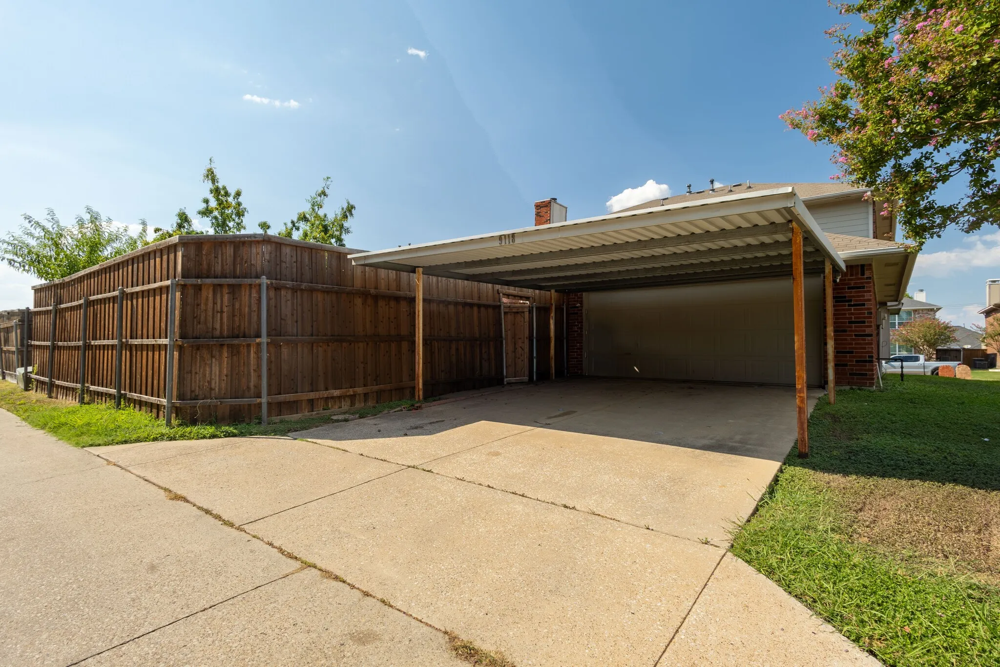 Single Family Residence For Rent in Rockwall County , 9118 Barton Creek Drive, Rowlett, Texas 75089, 4 Bedroom, 3 Bathroom, 2 Garage spaces, 2,334 Sqft, built in 1992, mls#21374219, Real Estate Agent in Rowlett, Homes For Rent in Rockwall county, Homes For Rent in Rowlett, Realtor in Rowlett Texas, Real Estate Brokerage Independent Realty Texas, Luminita Cordes Realtor