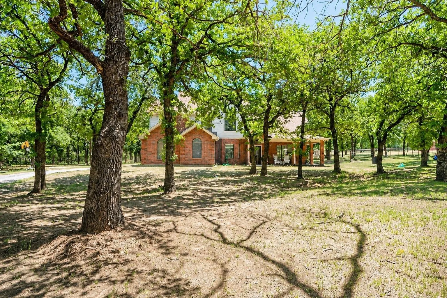 Single Family Residence For Sale in Wise County , 696 Indian Trail, Decatur, Texas 76234, 4 Bedroom, 3 Bathroom, 2 Garage spaces, 2,895 Sqft, built in 1997, mls#21378187, Real Estate Agent in Decatur, Homes For Sale in Wise county, Homes For Sale in Decatur, Realtor in Decatur Texas, Real Estate Brokerage Independent Realty Texas, Luminita Cordes Realtor