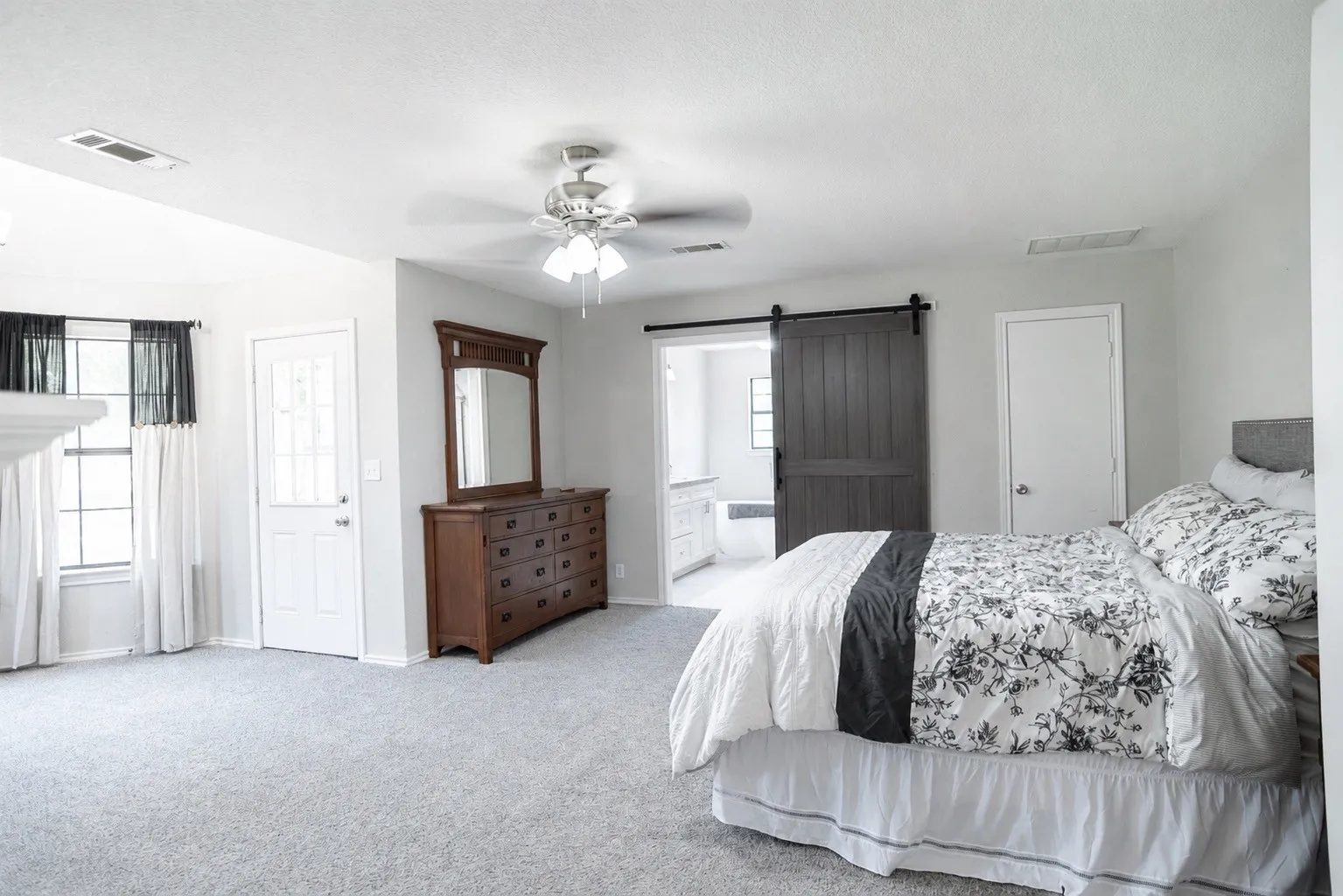 Single Family Residence For Sale in Wise County , 696 Indian Trail, Decatur, Texas 76234, 4 Bedroom, 3 Bathroom, 2 Garage spaces, 2,895 Sqft, built in 1997, mls#21378187, Real Estate Agent in Decatur, Homes For Sale in Wise county, Homes For Sale in Decatur, Realtor in Decatur Texas, Real Estate Brokerage Independent Realty Texas, Luminita Cordes Realtor