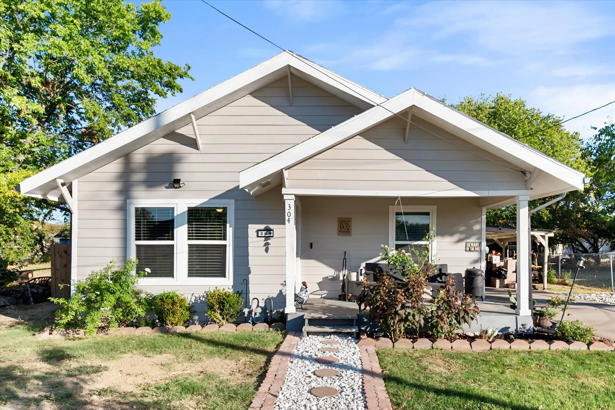 Single Family Residence For Sale in Navarro County , 304 T A Carroll Avenue, Corsicana, Texas 75110, 3 Bedroom, 3 Bathroom, Garage spaces, 1,176 Sqft, built in 1940, mls#21378317, Real Estate Agent in Corsicana, Homes For Sale in Navarro county, Homes For Sale in Corsicana, Realtor in Corsicana Texas, Real Estate Brokerage Independent Realty Texas, Luminita Cordes Realtor