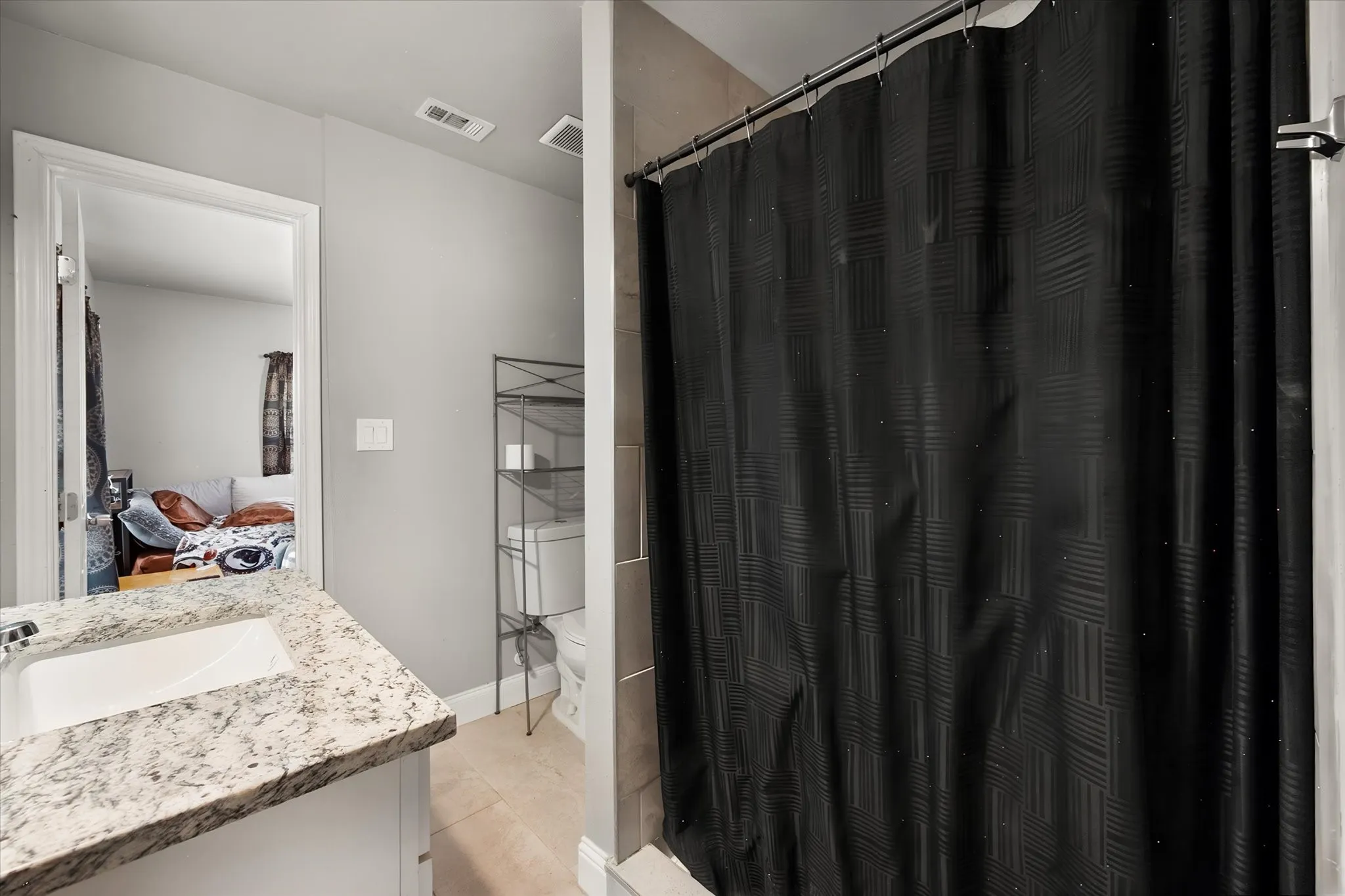 secondary bathroom that is a jack and jill
