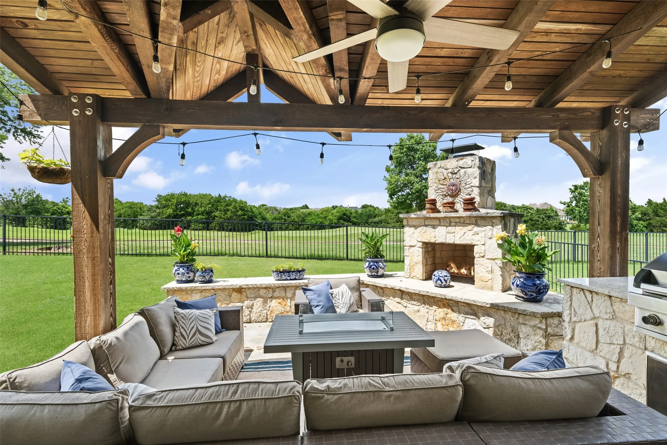 Single Family Residence For Sale in Collin County , 2801 Meadow Ridge Drive, Prosper, Texas 75078, 5 Bedroom, 4 Bathroom, 2 Garage spaces, 3,941 Sqft, built in 2010, mls#21378308, Real Estate Agent in Prosper, Homes For Sale in Collin county, Homes For Sale in Prosper, Realtor in Prosper Texas, Real Estate Brokerage Independent Realty Texas, Luminita Cordes Realtor