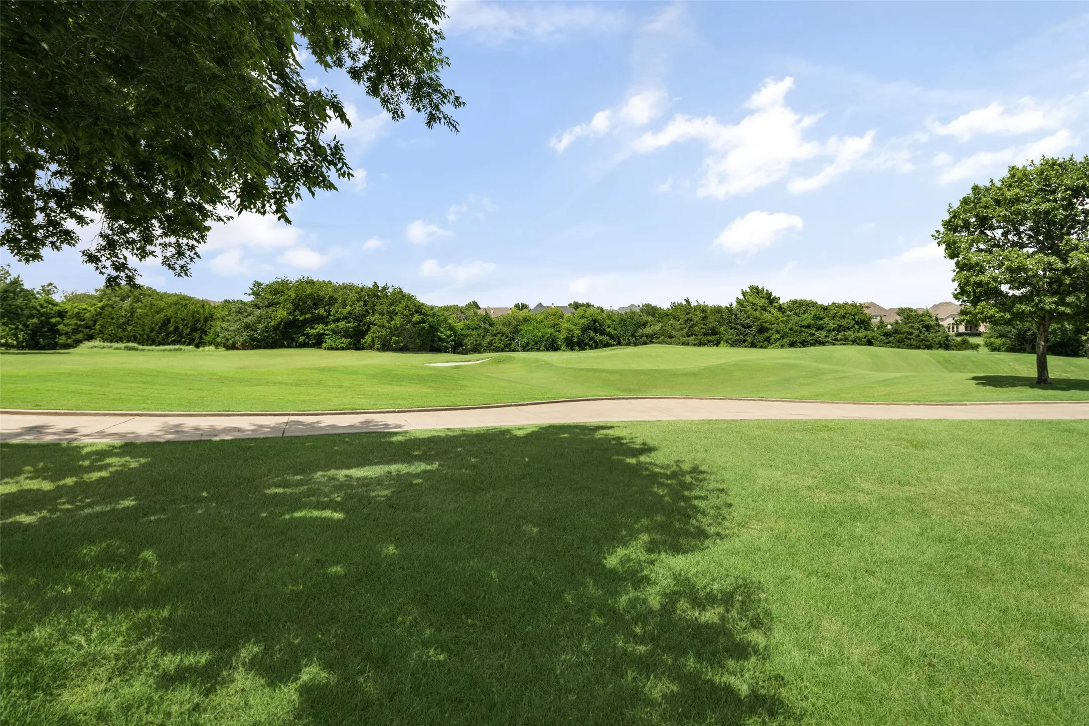Single Family Residence For Sale in Collin County , 2801 Meadow Ridge Drive, Prosper, Texas 75078, 5 Bedroom, 4 Bathroom, 2 Garage spaces, 3,941 Sqft, built in 2010, mls#21378308, Real Estate Agent in Prosper, Homes For Sale in Collin county, Homes For Sale in Prosper, Realtor in Prosper Texas, Real Estate Brokerage Independent Realty Texas, Luminita Cordes Realtor