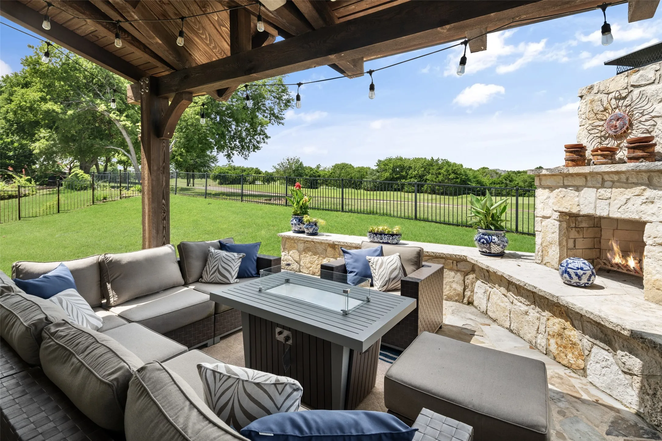 Single Family Residence For Sale in Collin County , 2801 Meadow Ridge Drive, Prosper, Texas 75078, 5 Bedroom, 4 Bathroom, 2 Garage spaces, 3,941 Sqft, built in 2010, mls#21378308, Real Estate Agent in Prosper, Homes For Sale in Collin county, Homes For Sale in Prosper, Realtor in Prosper Texas, Real Estate Brokerage Independent Realty Texas, Luminita Cordes Realtor