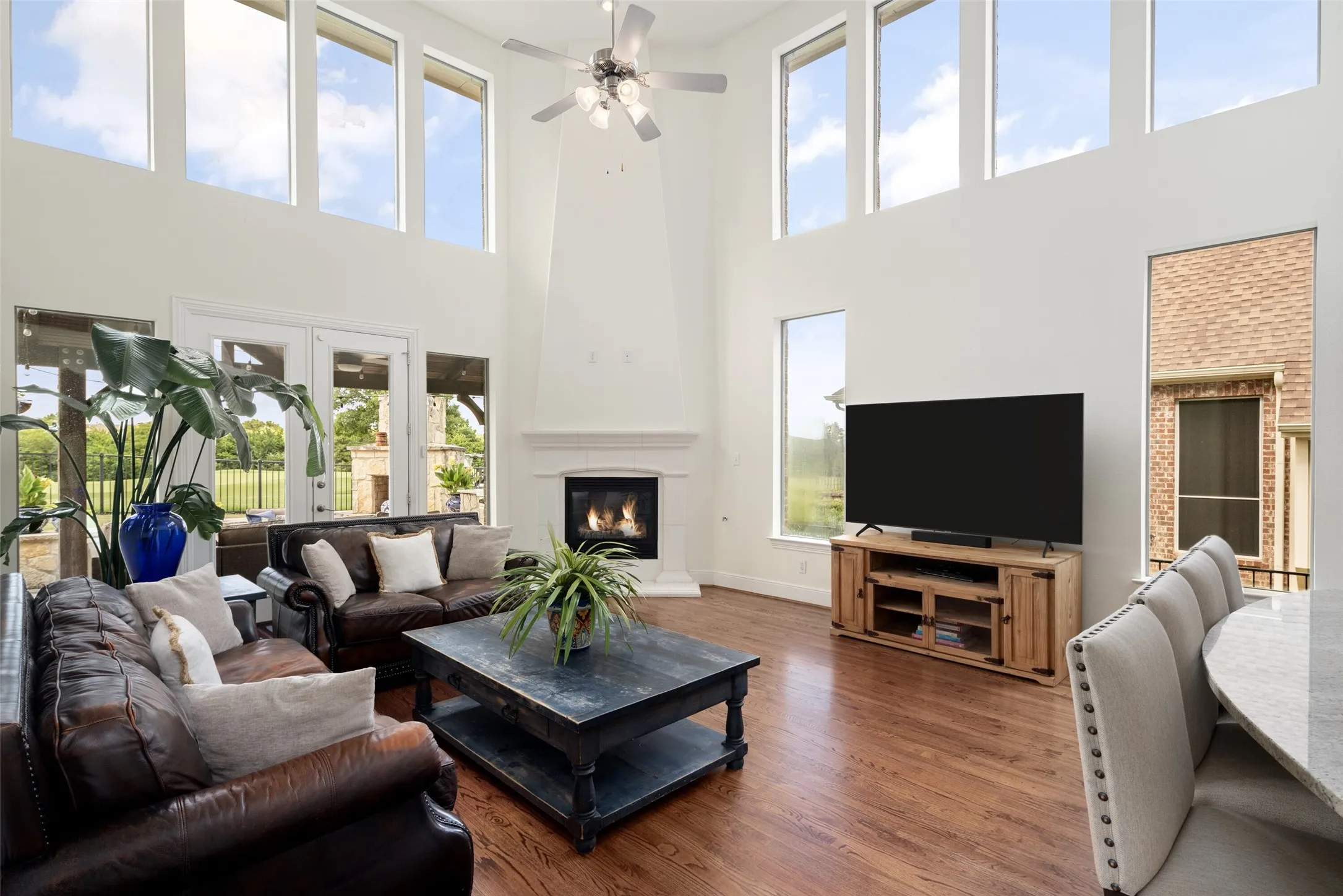 Single Family Residence For Sale in Collin County , 2801 Meadow Ridge Drive, Prosper, Texas 75078, 5 Bedroom, 4 Bathroom, 2 Garage spaces, 3,941 Sqft, built in 2010, mls#21378308, Real Estate Agent in Prosper, Homes For Sale in Collin county, Homes For Sale in Prosper, Realtor in Prosper Texas, Real Estate Brokerage Independent Realty Texas, Luminita Cordes Realtor