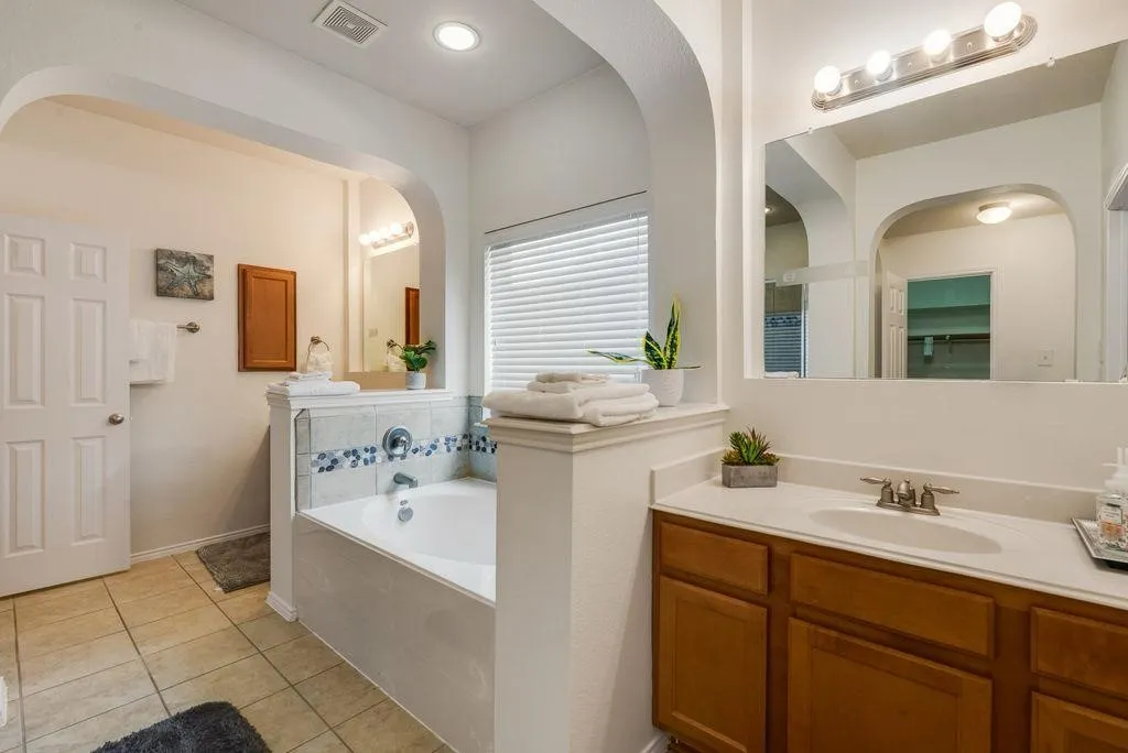 Single Family Residence For Sale in Denton County , 13714 Fall Harvest Drive, Frisco, Texas 75033, 4 Bedroom, 5 Bathroom, 2 Garage spaces, 4,115 Sqft, built in 2006, mls#21377488, Real Estate Agent in Frisco, Homes For Sale in Denton county, Homes For Sale in Frisco, Realtor in Frisco Texas, Real Estate Brokerage Independent Realty Texas, Luminita Cordes Realtor