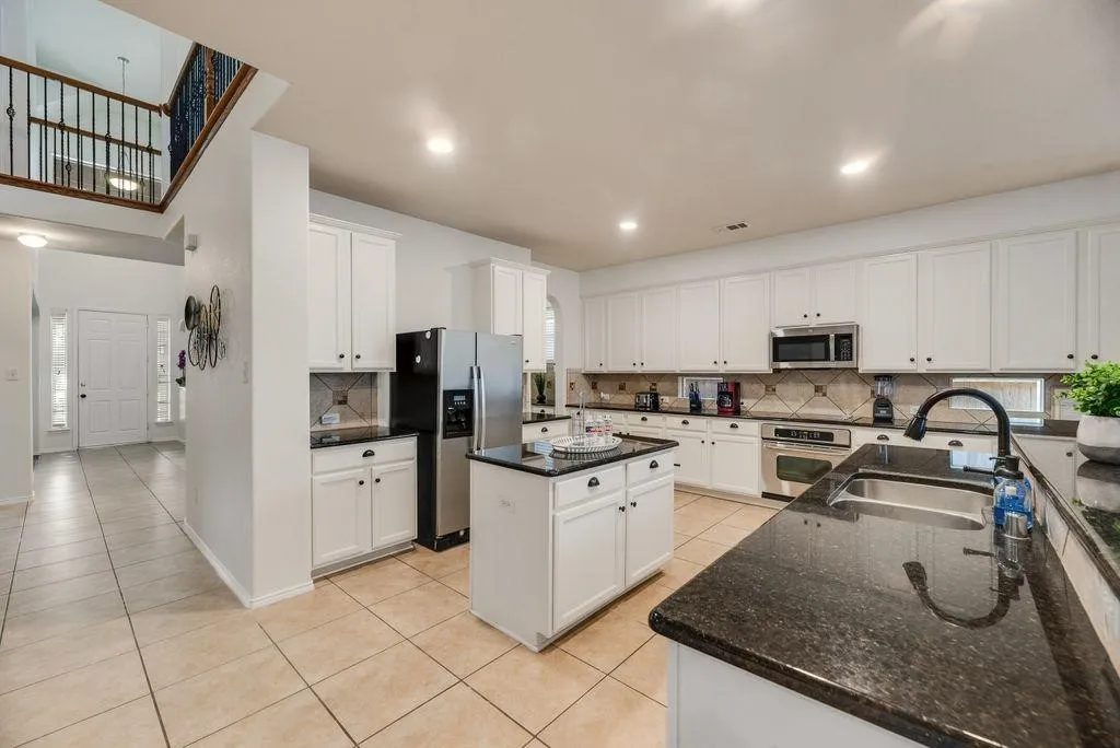 Single Family Residence For Sale in Denton County , 13714 Fall Harvest Drive, Frisco, Texas 75033, 4 Bedroom, 5 Bathroom, 2 Garage spaces, 4,115 Sqft, built in 2006, mls#21377488, Real Estate Agent in Frisco, Homes For Sale in Denton county, Homes For Sale in Frisco, Realtor in Frisco Texas, Real Estate Brokerage Independent Realty Texas, Luminita Cordes Realtor