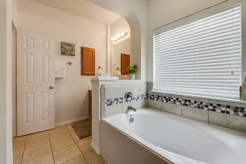 Single Family Residence For Sale in Denton County , 13714 Fall Harvest Drive, Frisco, Texas 75033, 4 Bedroom, 5 Bathroom, 2 Garage spaces, 4,115 Sqft, built in 2006, mls#21377488, Real Estate Agent in Frisco, Homes For Sale in Denton county, Homes For Sale in Frisco, Realtor in Frisco Texas, Real Estate Brokerage Independent Realty Texas, Luminita Cordes Realtor