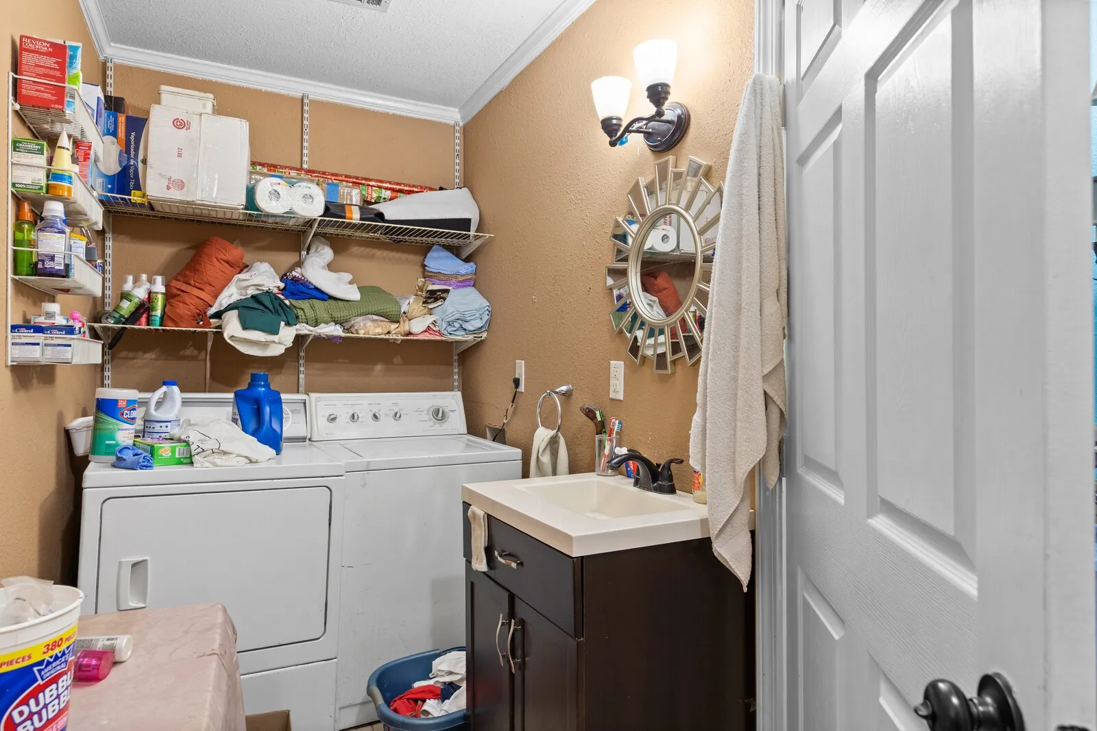 Single Family Residence For Sale in Mc Lennan County , 1412 Oaklawn Street, Bellmead, Texas 76705, 1 Bedroom, 1 Bathroom, Garage spaces, 900 Sqft, built in 1950, mls#21368803, Real Estate Agent in Bellmead, Homes For Sale in Mc Lennan county, Homes For Sale in Bellmead, Realtor in Bellmead Texas, Real Estate Brokerage Independent Realty Texas, Luminita Cordes Realtor