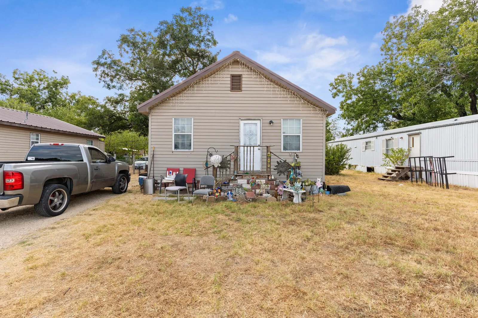 Single Family Residence For Sale in Mc Lennan County , 1412 Oaklawn Street, Bellmead, Texas 76705, 1 Bedroom, 1 Bathroom, Garage spaces, 900 Sqft, built in 1950, mls#21368803, Real Estate Agent in Bellmead, Homes For Sale in Mc Lennan county, Homes For Sale in Bellmead, Realtor in Bellmead Texas, Real Estate Brokerage Independent Realty Texas, Luminita Cordes Realtor