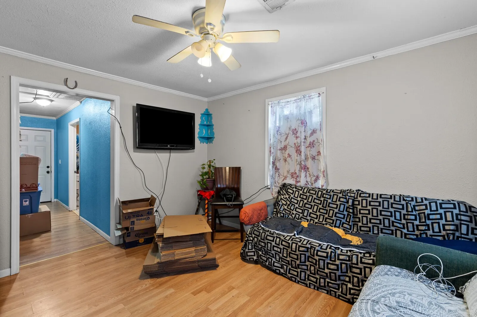 Single Family Residence For Sale in Mc Lennan County , 1412 Oaklawn Street, Bellmead, Texas 76705, 1 Bedroom, 1 Bathroom, Garage spaces, 900 Sqft, built in 1950, mls#21368803, Real Estate Agent in Bellmead, Homes For Sale in Mc Lennan county, Homes For Sale in Bellmead, Realtor in Bellmead Texas, Real Estate Brokerage Independent Realty Texas, Luminita Cordes Realtor