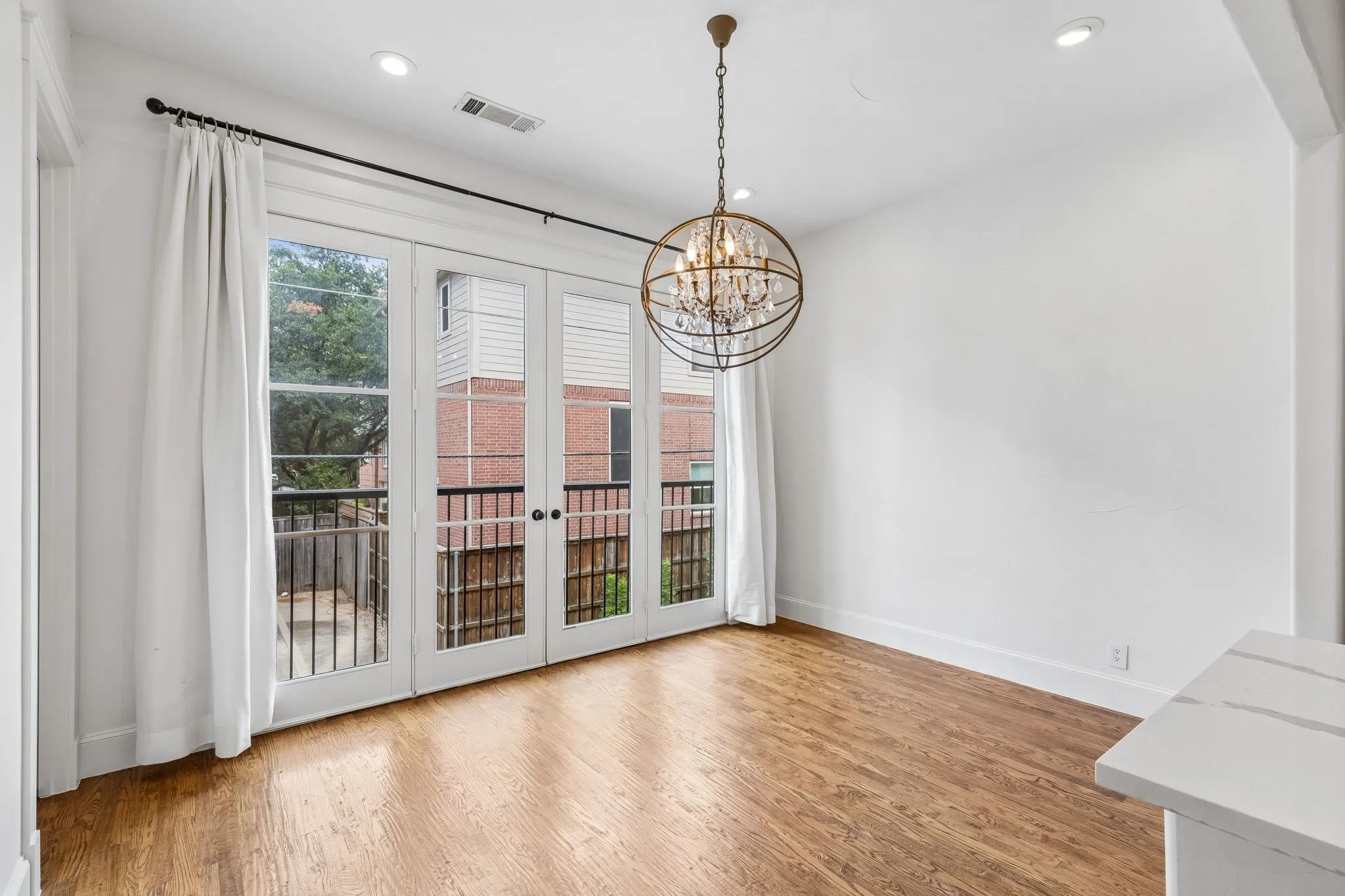 Condominium For Sale in Dallas County , 4406 Bowser Avenue 2, Dallas, Texas 75219, 3 Bedroom, 4 Bathroom, 2 Garage spaces, 1,894 Sqft, built in 2008, mls#21375781, Real Estate Agent in Dallas, Homes For Sale in Dallas county, Homes For Sale in Dallas, Realtor in Dallas Texas, Real Estate Brokerage Independent Realty Texas, Luminita Cordes Realtor