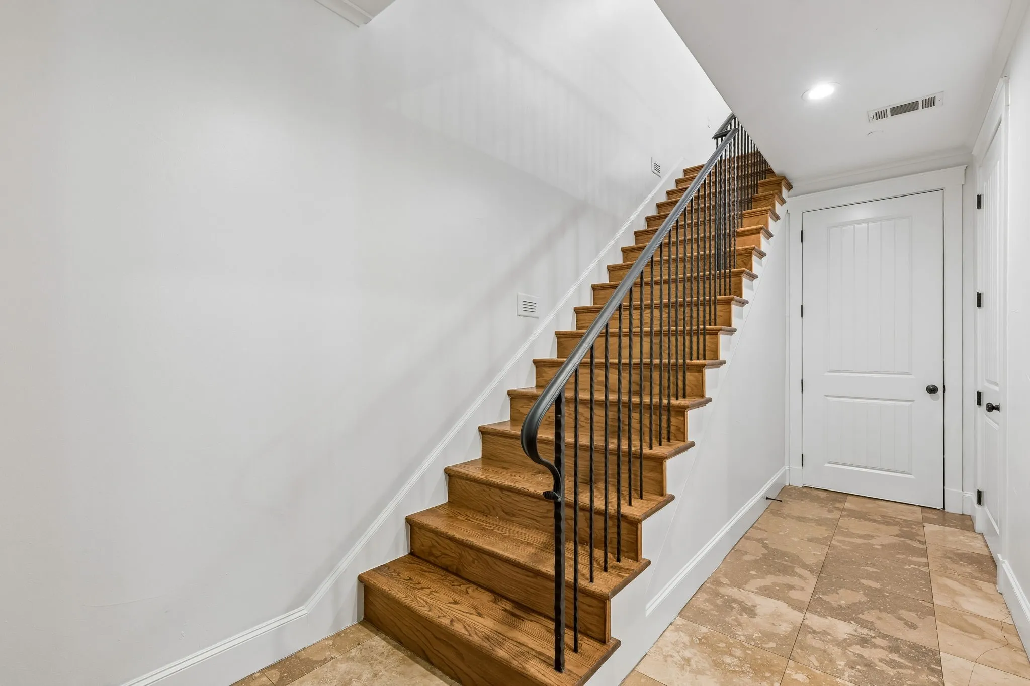 Condominium For Sale in Dallas County , 4406 Bowser Avenue 2, Dallas, Texas 75219, 3 Bedroom, 4 Bathroom, 2 Garage spaces, 1,894 Sqft, built in 2008, mls#21375781, Real Estate Agent in Dallas, Homes For Sale in Dallas county, Homes For Sale in Dallas, Realtor in Dallas Texas, Real Estate Brokerage Independent Realty Texas, Luminita Cordes Realtor