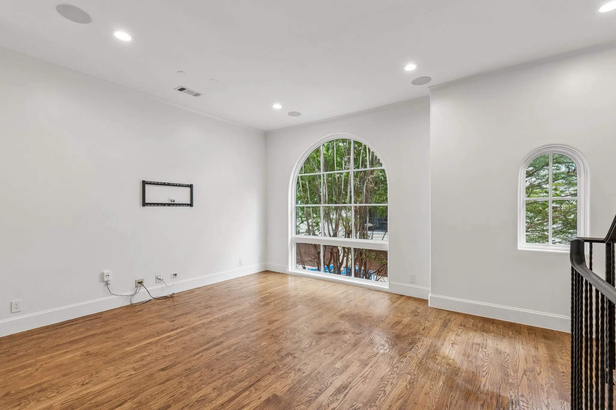 Condominium For Sale in Dallas County , 4406 Bowser Avenue 2, Dallas, Texas 75219, 3 Bedroom, 4 Bathroom, 2 Garage spaces, 1,894 Sqft, built in 2008, mls#21375781, Real Estate Agent in Dallas, Homes For Sale in Dallas county, Homes For Sale in Dallas, Realtor in Dallas Texas, Real Estate Brokerage Independent Realty Texas, Luminita Cordes Realtor