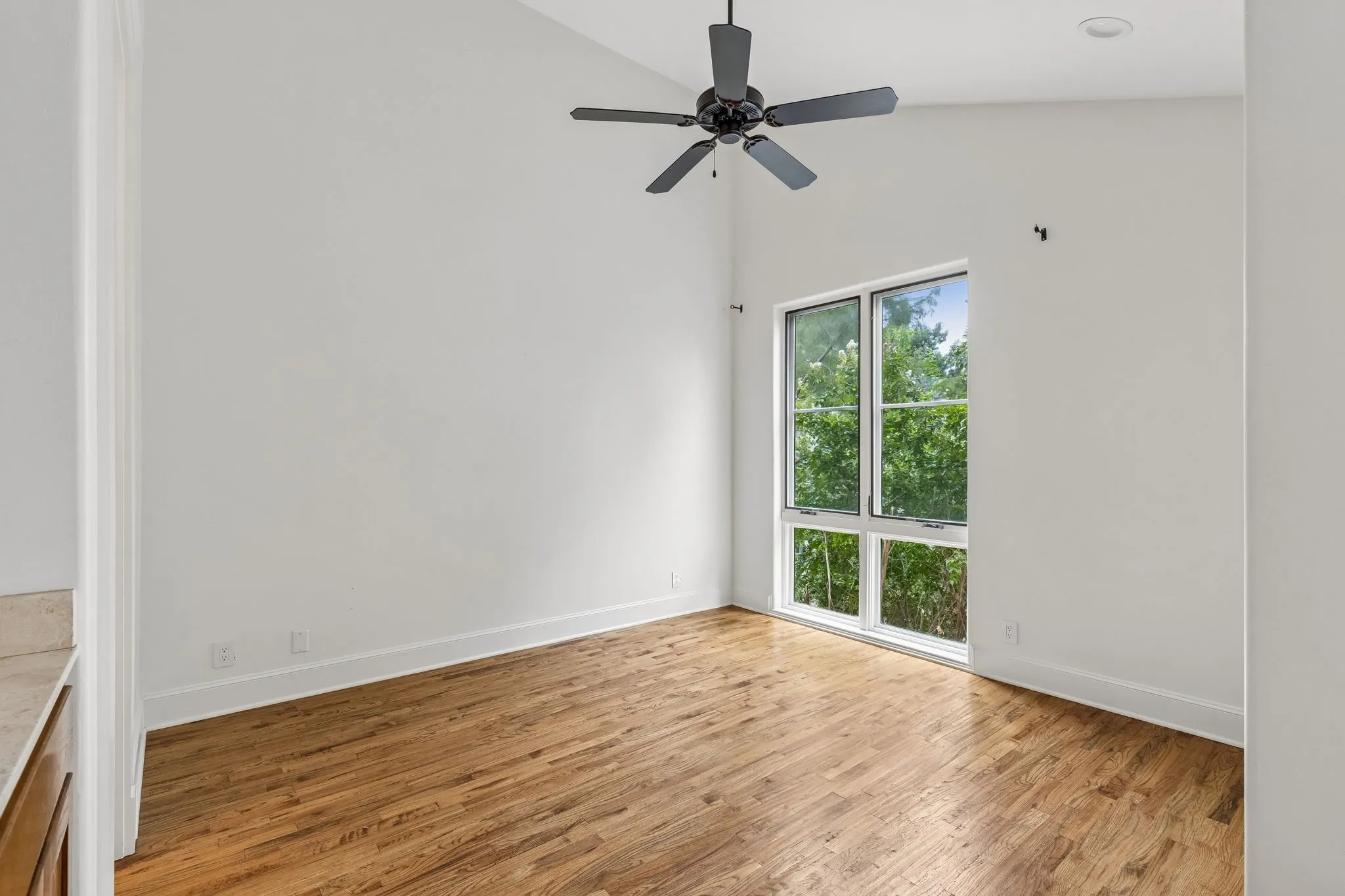 Condominium For Sale in Dallas County , 4406 Bowser Avenue 2, Dallas, Texas 75219, 3 Bedroom, 4 Bathroom, 2 Garage spaces, 1,894 Sqft, built in 2008, mls#21375781, Real Estate Agent in Dallas, Homes For Sale in Dallas county, Homes For Sale in Dallas, Realtor in Dallas Texas, Real Estate Brokerage Independent Realty Texas, Luminita Cordes Realtor
