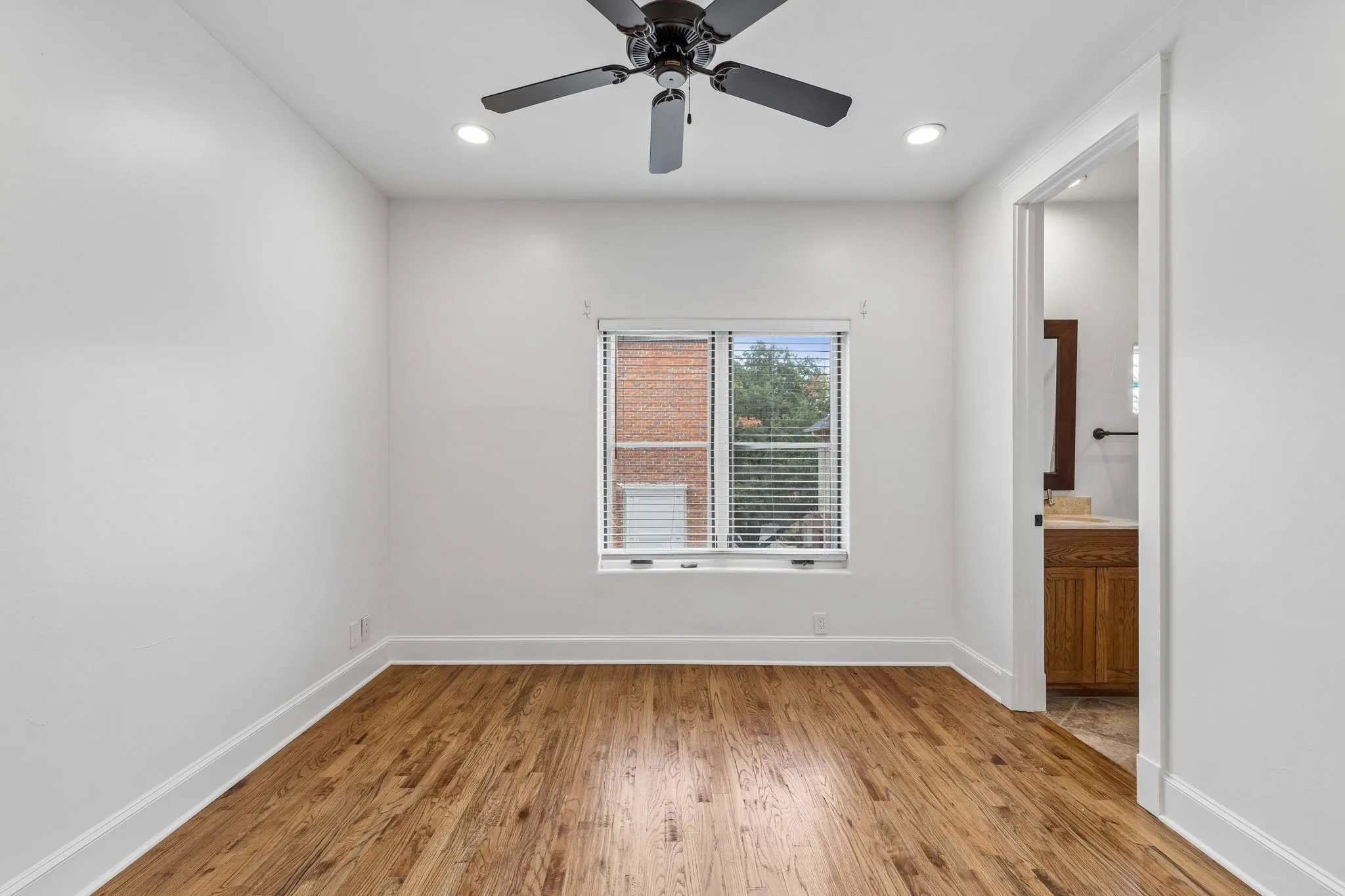 Condominium For Sale in Dallas County , 4406 Bowser Avenue 2, Dallas, Texas 75219, 3 Bedroom, 4 Bathroom, 2 Garage spaces, 1,894 Sqft, built in 2008, mls#21375781, Real Estate Agent in Dallas, Homes For Sale in Dallas county, Homes For Sale in Dallas, Realtor in Dallas Texas, Real Estate Brokerage Independent Realty Texas, Luminita Cordes Realtor