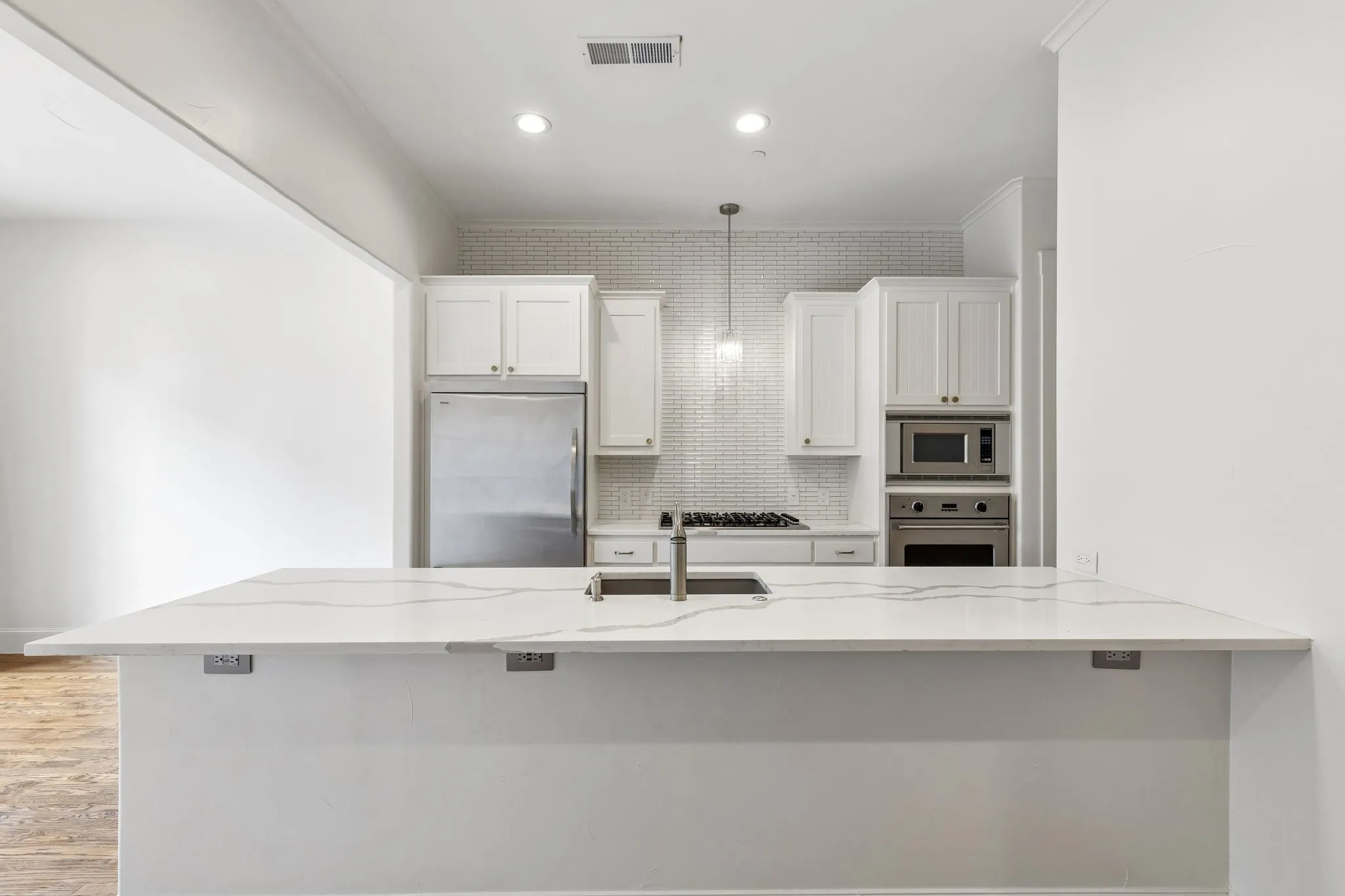 Condominium For Sale in Dallas County , 4406 Bowser Avenue 2, Dallas, Texas 75219, 3 Bedroom, 4 Bathroom, 2 Garage spaces, 1,894 Sqft, built in 2008, mls#21375781, Real Estate Agent in Dallas, Homes For Sale in Dallas county, Homes For Sale in Dallas, Realtor in Dallas Texas, Real Estate Brokerage Independent Realty Texas, Luminita Cordes Realtor