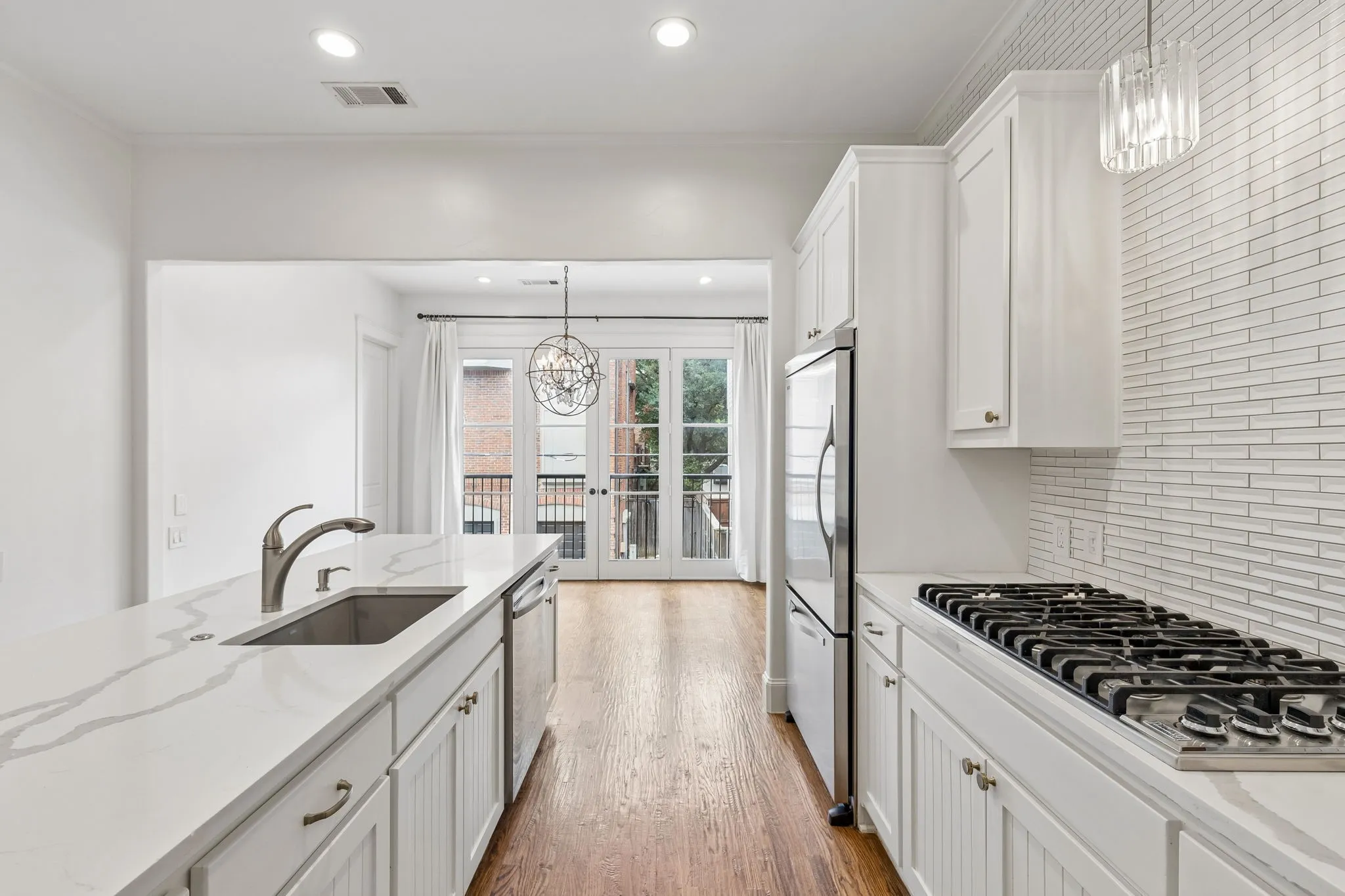 Condominium For Sale in Dallas County , 4406 Bowser Avenue 2, Dallas, Texas 75219, 3 Bedroom, 4 Bathroom, 2 Garage spaces, 1,894 Sqft, built in 2008, mls#21375781, Real Estate Agent in Dallas, Homes For Sale in Dallas county, Homes For Sale in Dallas, Realtor in Dallas Texas, Real Estate Brokerage Independent Realty Texas, Luminita Cordes Realtor