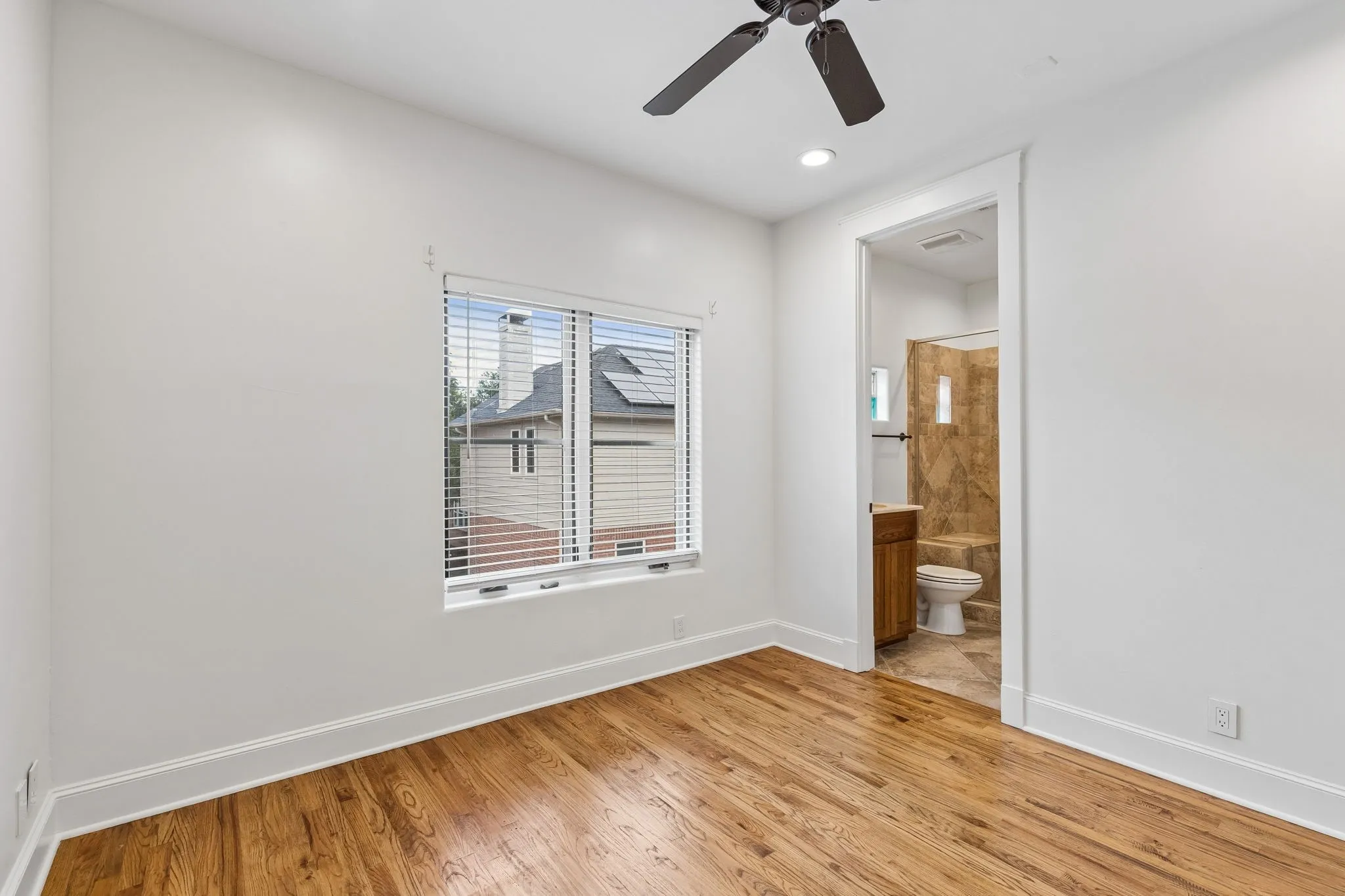 Condominium For Sale in Dallas County , 4406 Bowser Avenue 2, Dallas, Texas 75219, 3 Bedroom, 4 Bathroom, 2 Garage spaces, 1,894 Sqft, built in 2008, mls#21375781, Real Estate Agent in Dallas, Homes For Sale in Dallas county, Homes For Sale in Dallas, Realtor in Dallas Texas, Real Estate Brokerage Independent Realty Texas, Luminita Cordes Realtor