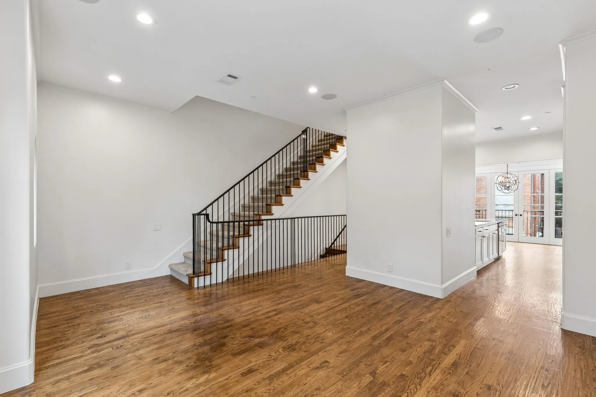 Condominium For Sale in Dallas County , 4406 Bowser Avenue 2, Dallas, Texas 75219, 3 Bedroom, 4 Bathroom, 2 Garage spaces, 1,894 Sqft, built in 2008, mls#21375781, Real Estate Agent in Dallas, Homes For Sale in Dallas county, Homes For Sale in Dallas, Realtor in Dallas Texas, Real Estate Brokerage Independent Realty Texas, Luminita Cordes Realtor