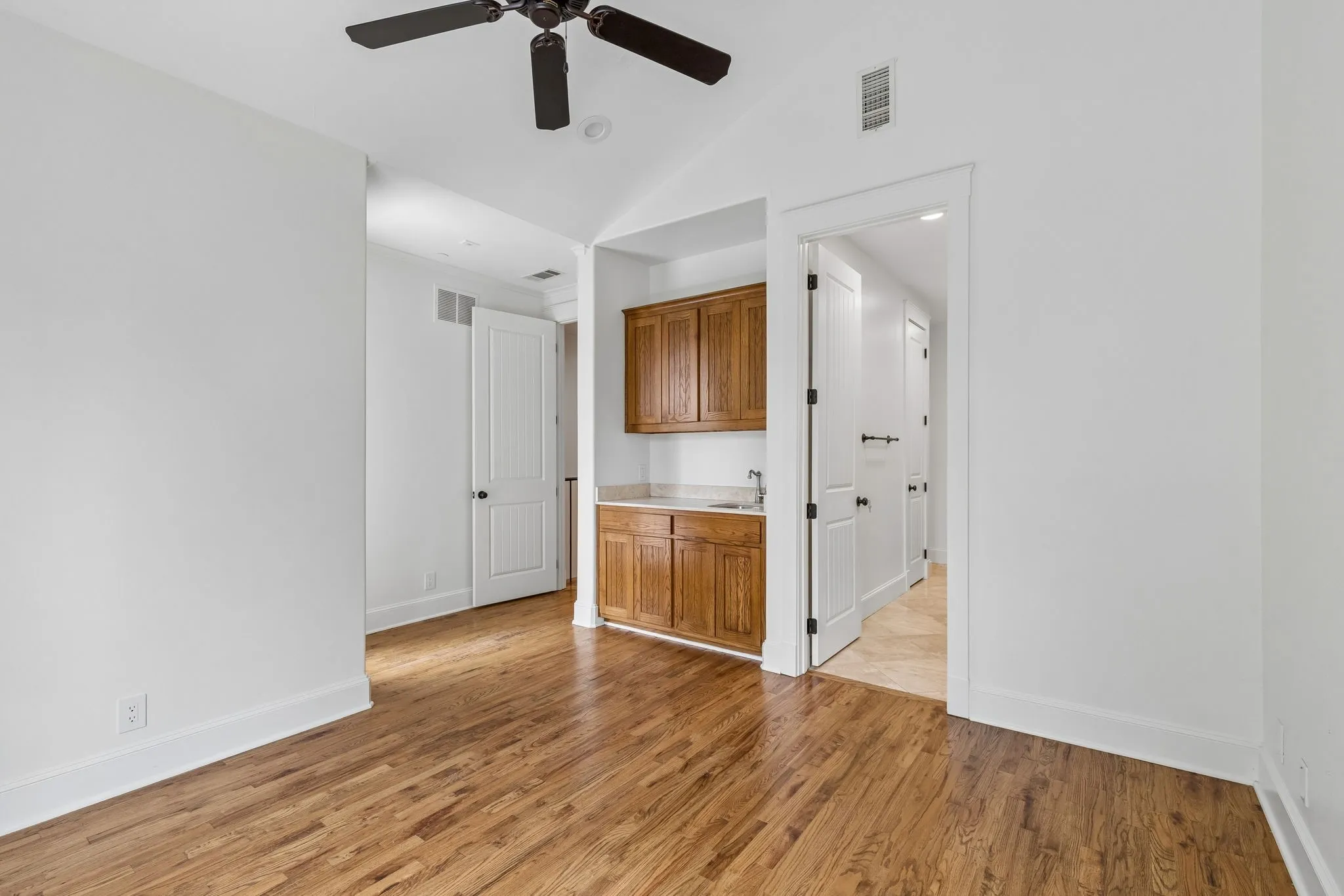 Condominium For Sale in Dallas County , 4406 Bowser Avenue 2, Dallas, Texas 75219, 3 Bedroom, 4 Bathroom, 2 Garage spaces, 1,894 Sqft, built in 2008, mls#21375781, Real Estate Agent in Dallas, Homes For Sale in Dallas county, Homes For Sale in Dallas, Realtor in Dallas Texas, Real Estate Brokerage Independent Realty Texas, Luminita Cordes Realtor