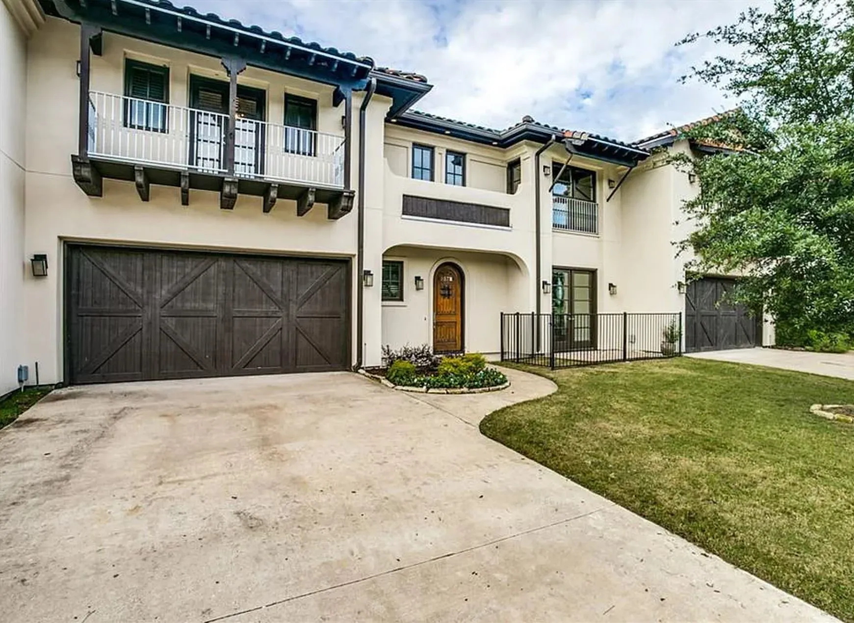 Townhouse For Rent in Dallas County , 857 N Glasgow Drive B, Dallas, Texas 75214, 2 Bedroom, 3 Bathroom, 2 Garage spaces, 2,322 Sqft, built in 2008, mls#21378330, Real Estate Agent in Dallas, Homes For Rent in Dallas county, Homes For Rent in Dallas, Realtor in Dallas Texas, Real Estate Brokerage Independent Realty Texas, Luminita Cordes Realtor