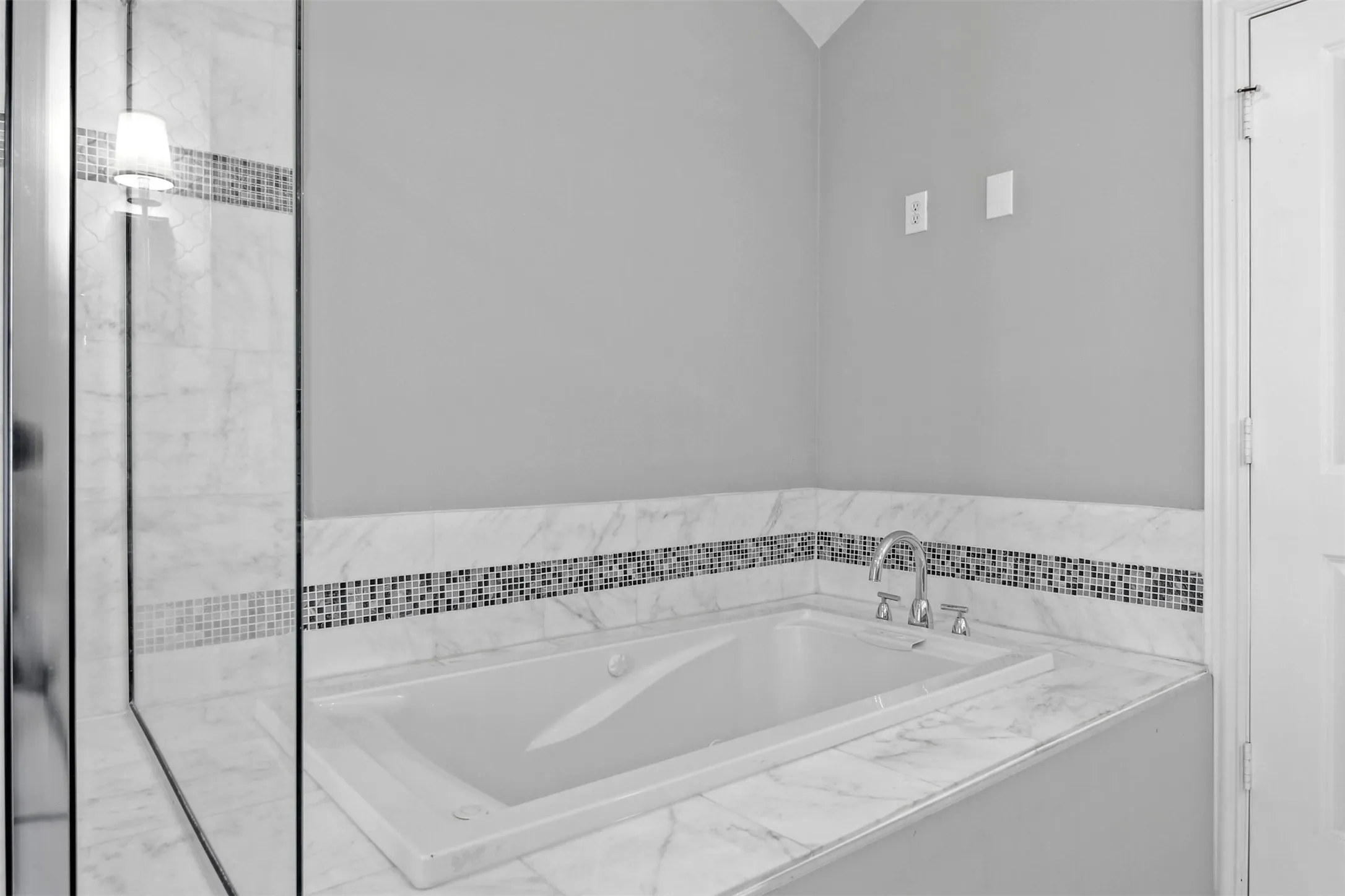 Townhouse For Rent in Dallas County , 857 N Glasgow Drive B, Dallas, Texas 75214, 2 Bedroom, 3 Bathroom, 2 Garage spaces, 2,322 Sqft, built in 2008, mls#21378330, Real Estate Agent in Dallas, Homes For Rent in Dallas county, Homes For Rent in Dallas, Realtor in Dallas Texas, Real Estate Brokerage Independent Realty Texas, Luminita Cordes Realtor