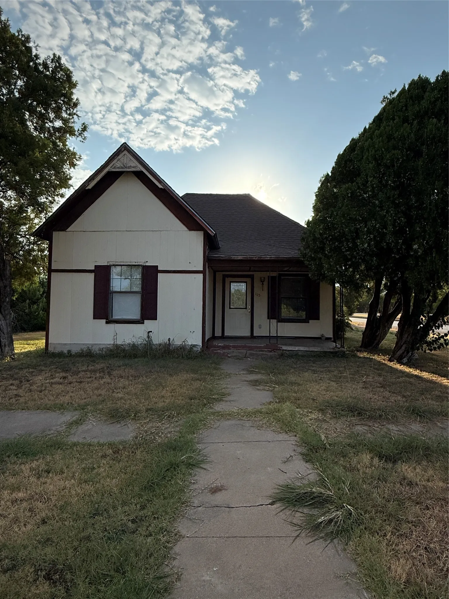 Single Family Residence For Sale in Coleman County , 1115 S Concho Street, Coleman, Texas 76834, 3 Bedroom, 2 Bathroom, 1 Garage spaces, 1,156 Sqft, built in 0, mls#21378335, Real Estate Agent in Coleman, Homes For Sale in Coleman county, Homes For Sale in Coleman, Realtor in Coleman Texas, Real Estate Brokerage Independent Realty Texas, Luminita Cordes Realtor