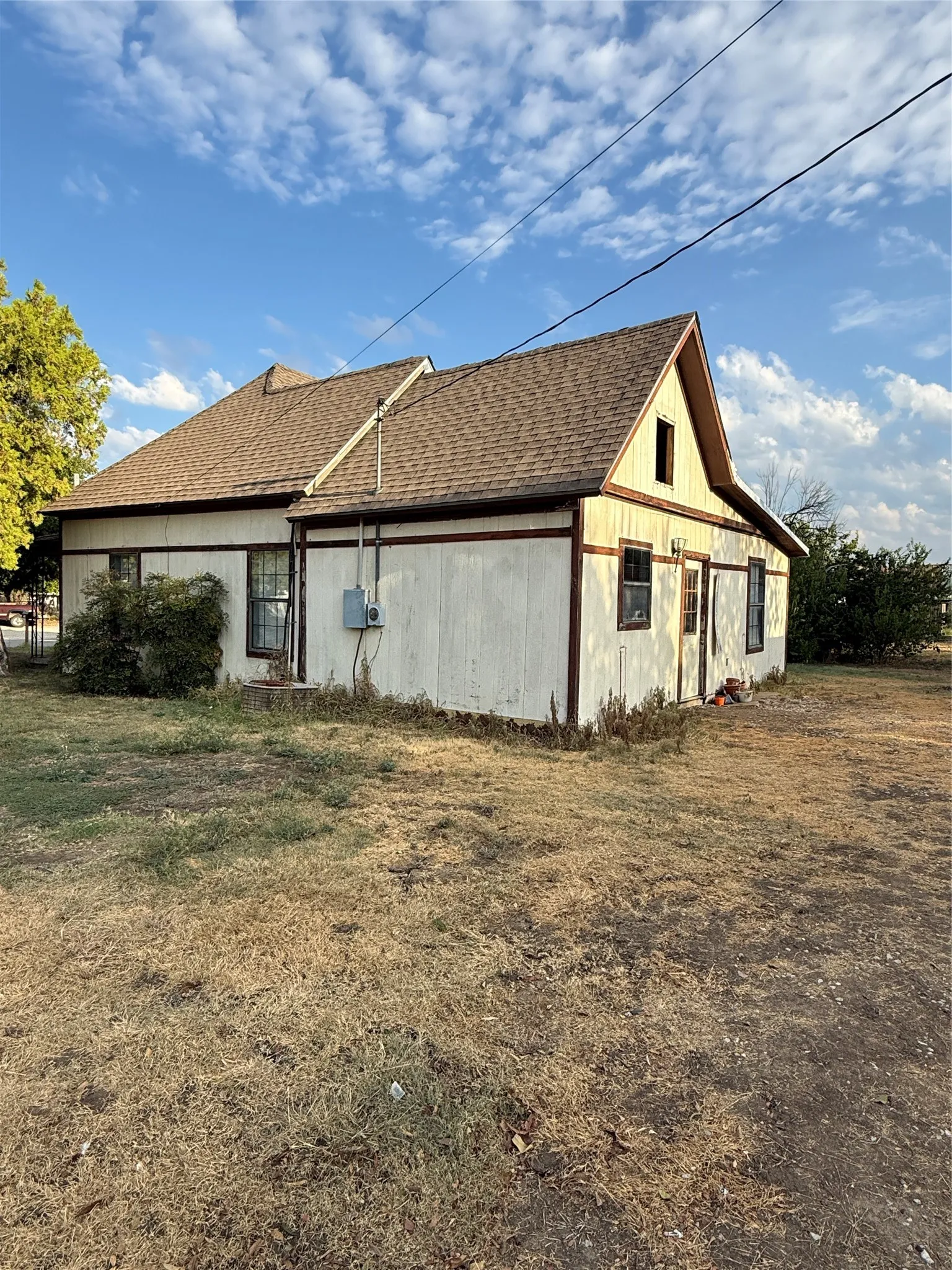 Single Family Residence For Sale in Coleman County , 1115 S Concho Street, Coleman, Texas 76834, 3 Bedroom, 2 Bathroom, 1 Garage spaces, 1,156 Sqft, built in 0, mls#21378335, Real Estate Agent in Coleman, Homes For Sale in Coleman county, Homes For Sale in Coleman, Realtor in Coleman Texas, Real Estate Brokerage Independent Realty Texas, Luminita Cordes Realtor