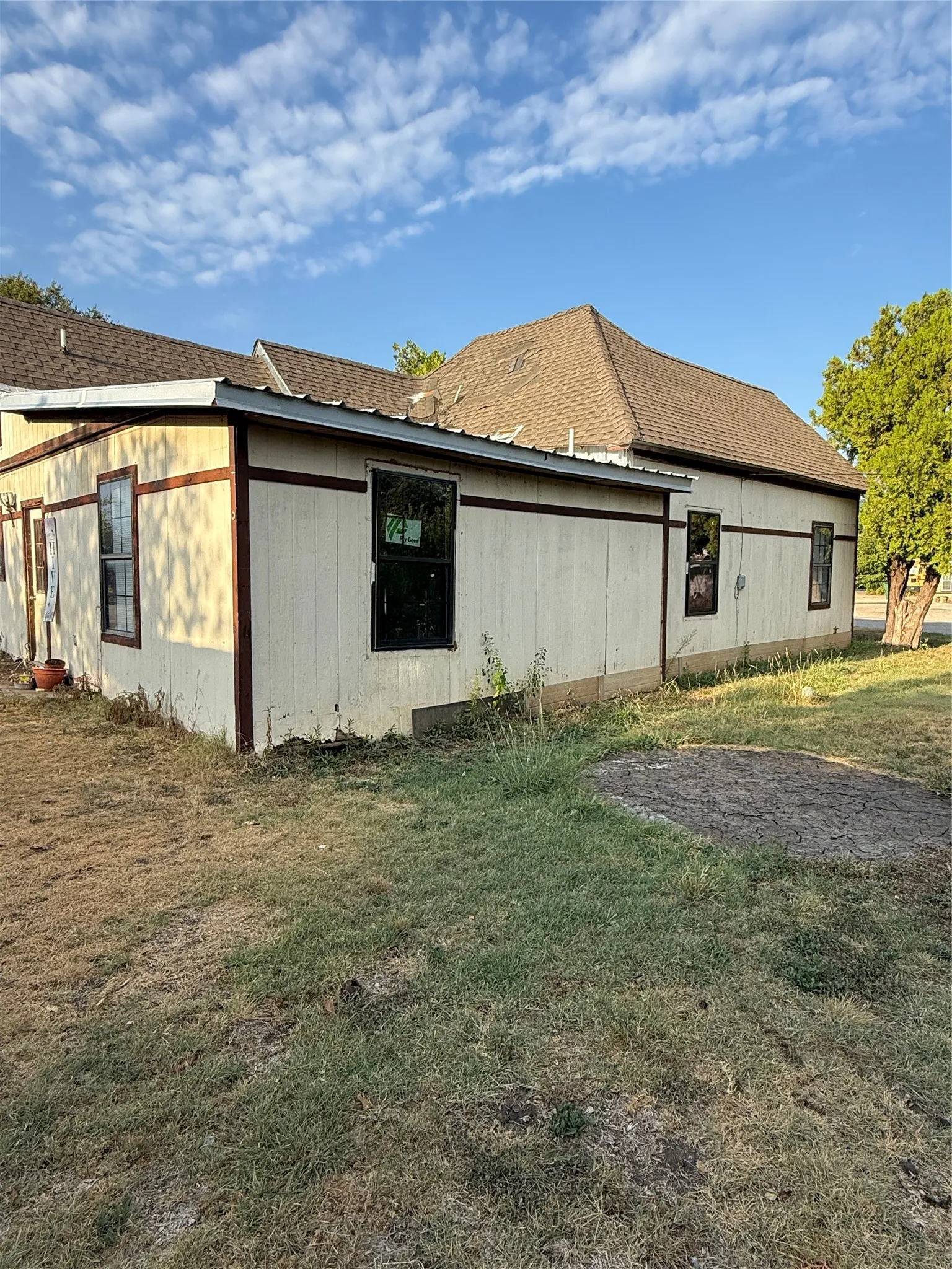 Single Family Residence For Sale in Coleman County , 1115 S Concho Street, Coleman, Texas 76834, 3 Bedroom, 2 Bathroom, 1 Garage spaces, 1,156 Sqft, built in 0, mls#21378335, Real Estate Agent in Coleman, Homes For Sale in Coleman county, Homes For Sale in Coleman, Realtor in Coleman Texas, Real Estate Brokerage Independent Realty Texas, Luminita Cordes Realtor