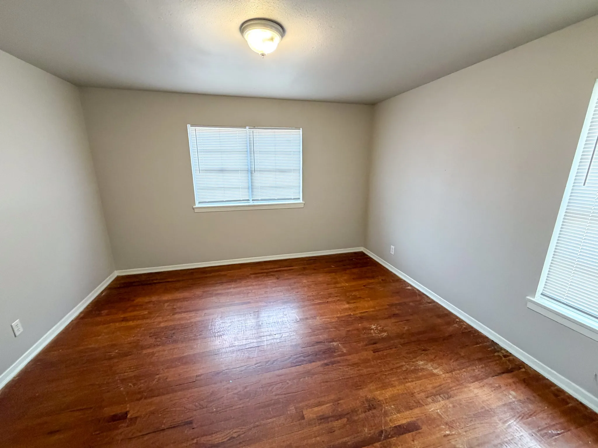 Duplex For Rent in Grayson County , 121 Vandenburg Drive A, Denison, Texas 75020, 2 Bedroom, 1 Bathroom, Garage spaces, 868 Sqft, built in 1945, mls#21378336, Real Estate Agent in Denison, Homes For Rent in Grayson county, Homes For Rent in Denison, Realtor in Denison Texas, Real Estate Brokerage Independent Realty Texas, Luminita Cordes Realtor