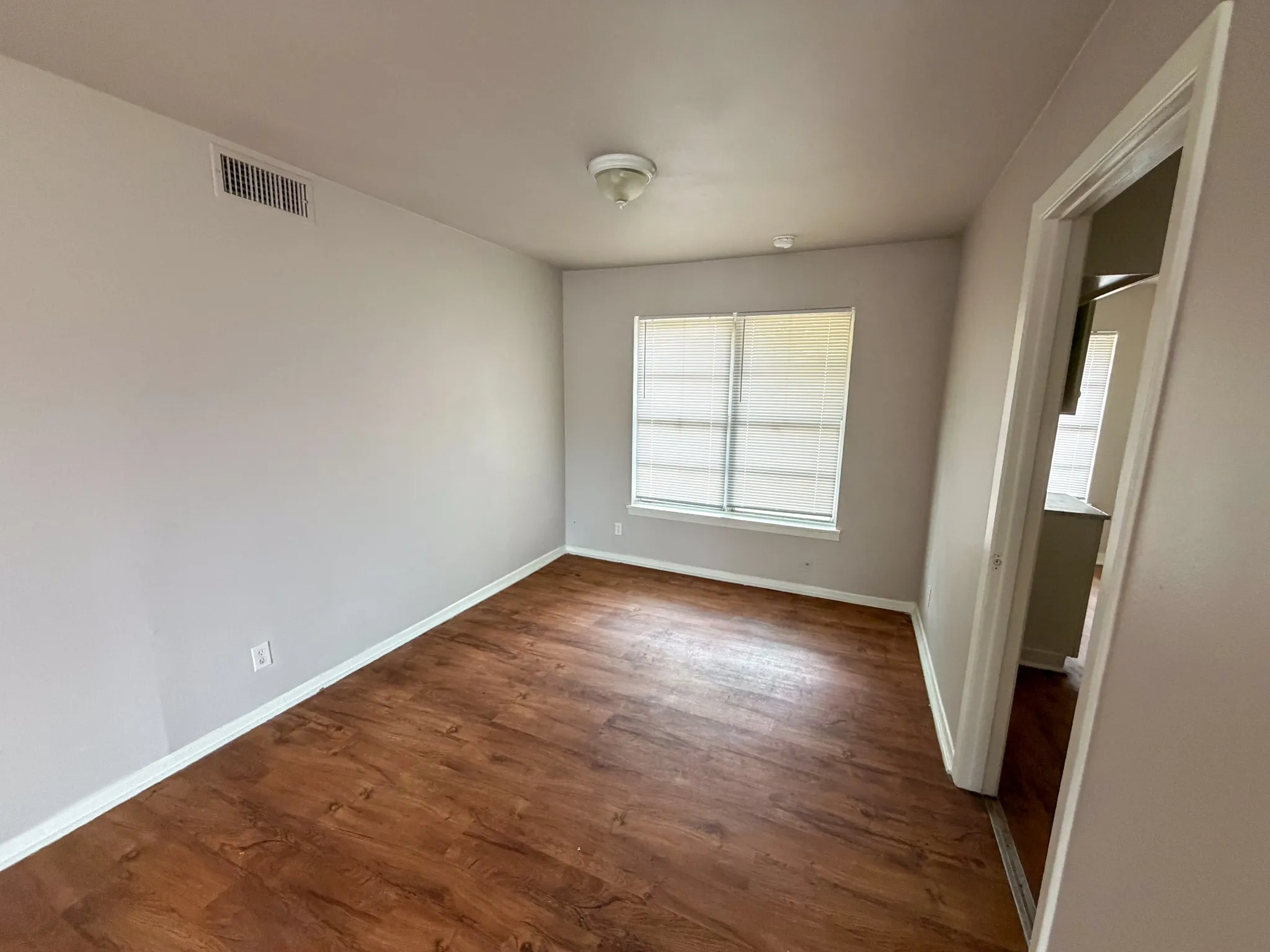 Duplex For Rent in Grayson County , 121 Vandenburg Drive A, Denison, Texas 75020, 2 Bedroom, 1 Bathroom, Garage spaces, 868 Sqft, built in 1945, mls#21378336, Real Estate Agent in Denison, Homes For Rent in Grayson county, Homes For Rent in Denison, Realtor in Denison Texas, Real Estate Brokerage Independent Realty Texas, Luminita Cordes Realtor