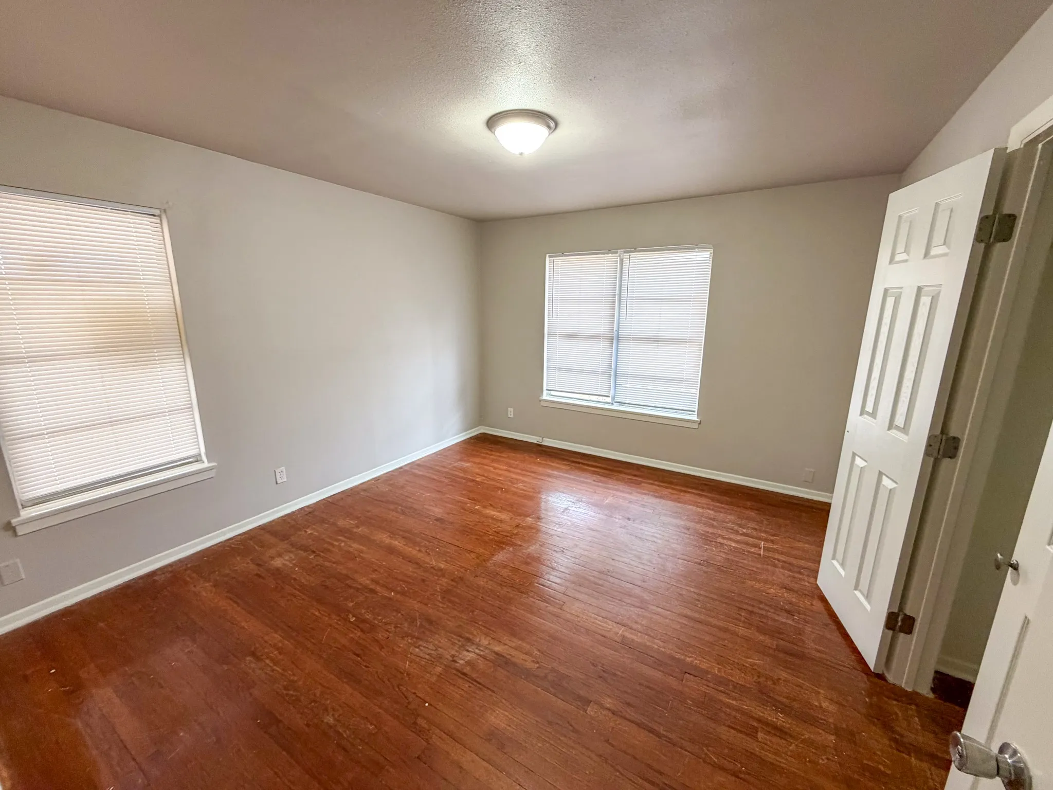 Duplex For Rent in Grayson County , 121 Vandenburg Drive A, Denison, Texas 75020, 2 Bedroom, 1 Bathroom, Garage spaces, 868 Sqft, built in 1945, mls#21378336, Real Estate Agent in Denison, Homes For Rent in Grayson county, Homes For Rent in Denison, Realtor in Denison Texas, Real Estate Brokerage Independent Realty Texas, Luminita Cordes Realtor
