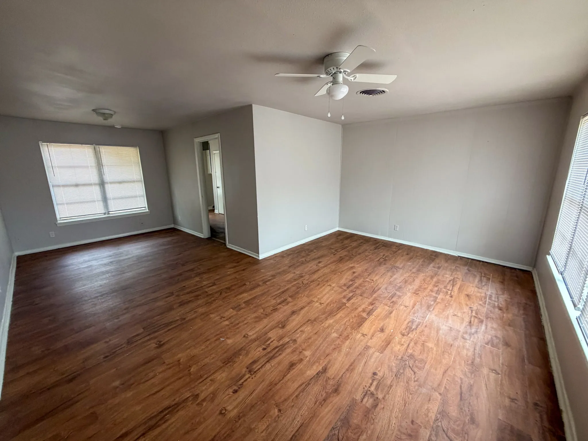 Duplex For Rent in Grayson County , 121 Vandenburg Drive A, Denison, Texas 75020, 2 Bedroom, 1 Bathroom, Garage spaces, 868 Sqft, built in 1945, mls#21378336, Real Estate Agent in Denison, Homes For Rent in Grayson county, Homes For Rent in Denison, Realtor in Denison Texas, Real Estate Brokerage Independent Realty Texas, Luminita Cordes Realtor