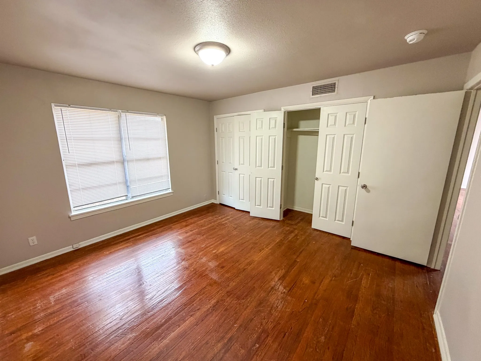 Duplex For Rent in Grayson County , 121 Vandenburg Drive A, Denison, Texas 75020, 2 Bedroom, 1 Bathroom, Garage spaces, 868 Sqft, built in 1945, mls#21378336, Real Estate Agent in Denison, Homes For Rent in Grayson county, Homes For Rent in Denison, Realtor in Denison Texas, Real Estate Brokerage Independent Realty Texas, Luminita Cordes Realtor