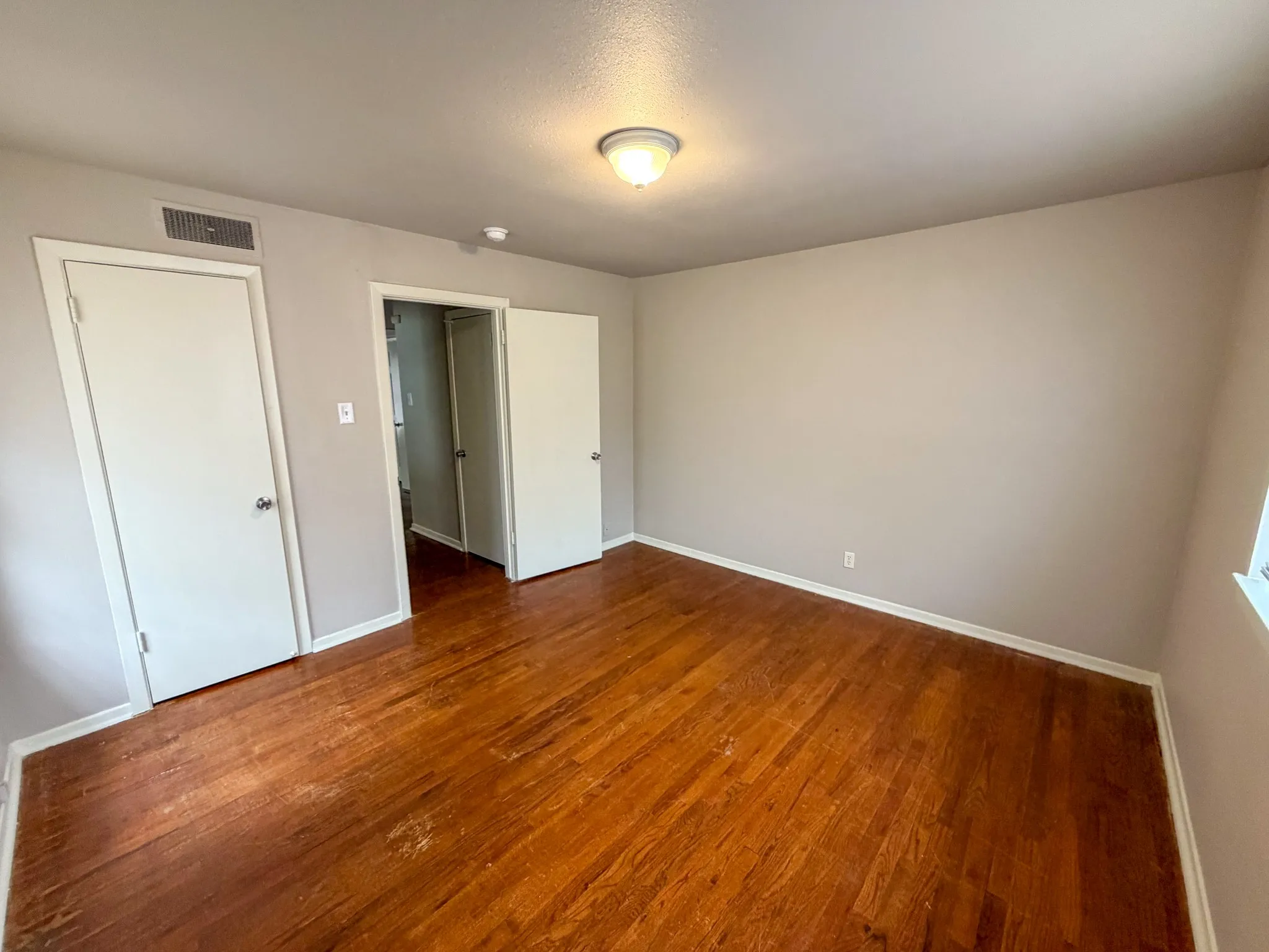 Duplex For Rent in Grayson County , 121 Vandenburg Drive A, Denison, Texas 75020, 2 Bedroom, 1 Bathroom, Garage spaces, 868 Sqft, built in 1945, mls#21378336, Real Estate Agent in Denison, Homes For Rent in Grayson county, Homes For Rent in Denison, Realtor in Denison Texas, Real Estate Brokerage Independent Realty Texas, Luminita Cordes Realtor