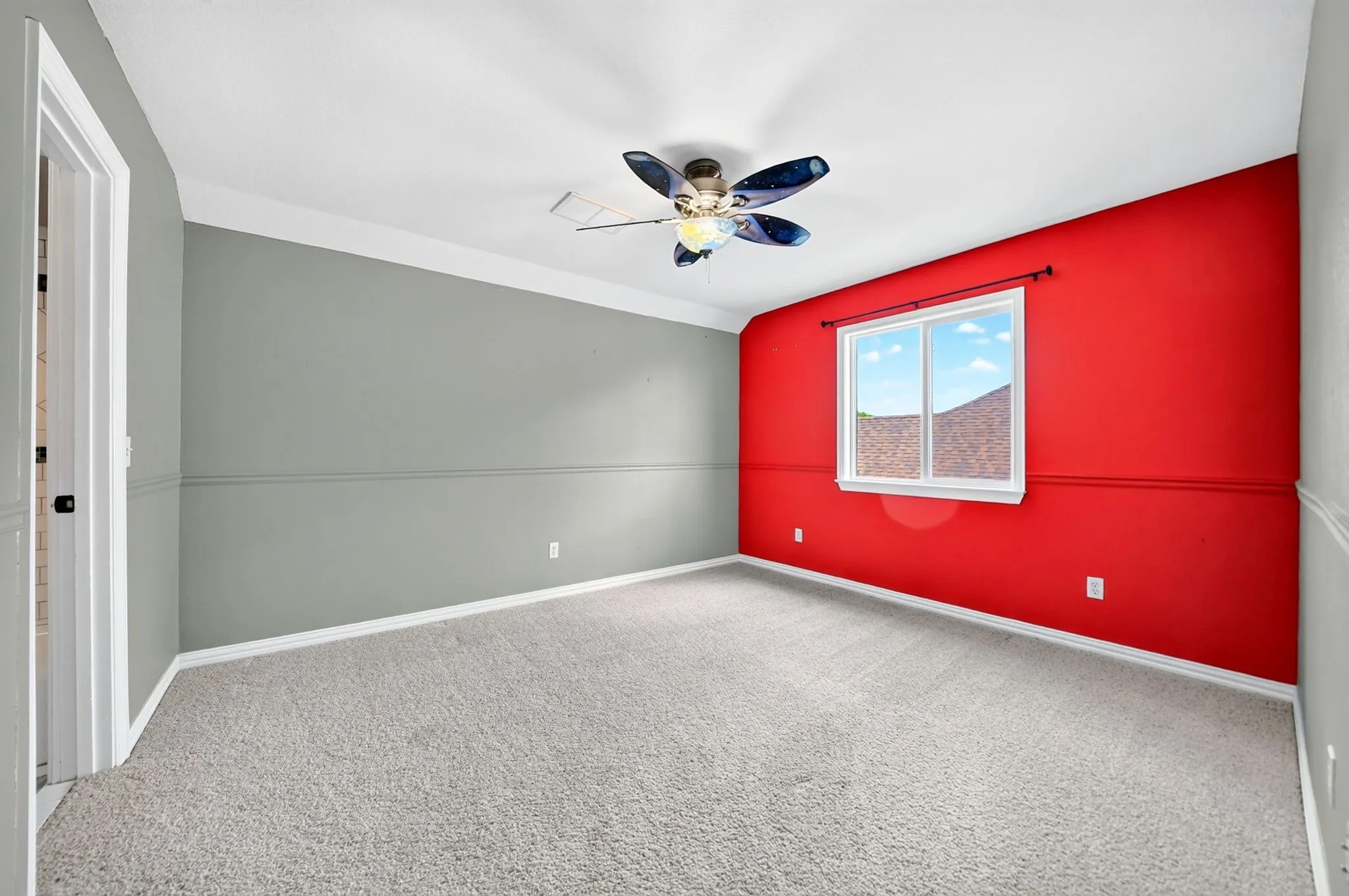 First bedroom upstairs shares Jack n Jill bathroom