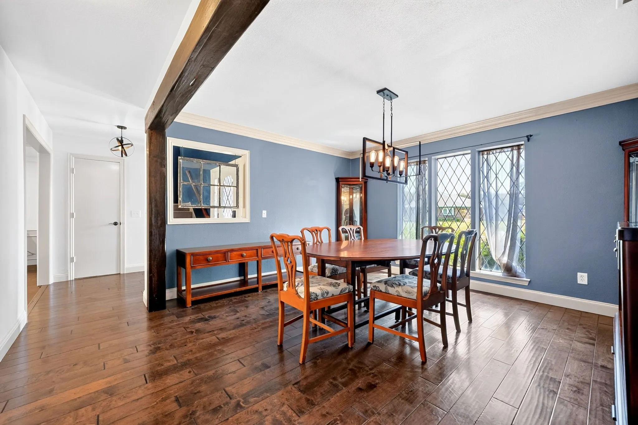 Dining room with chandelier and wood flooring.