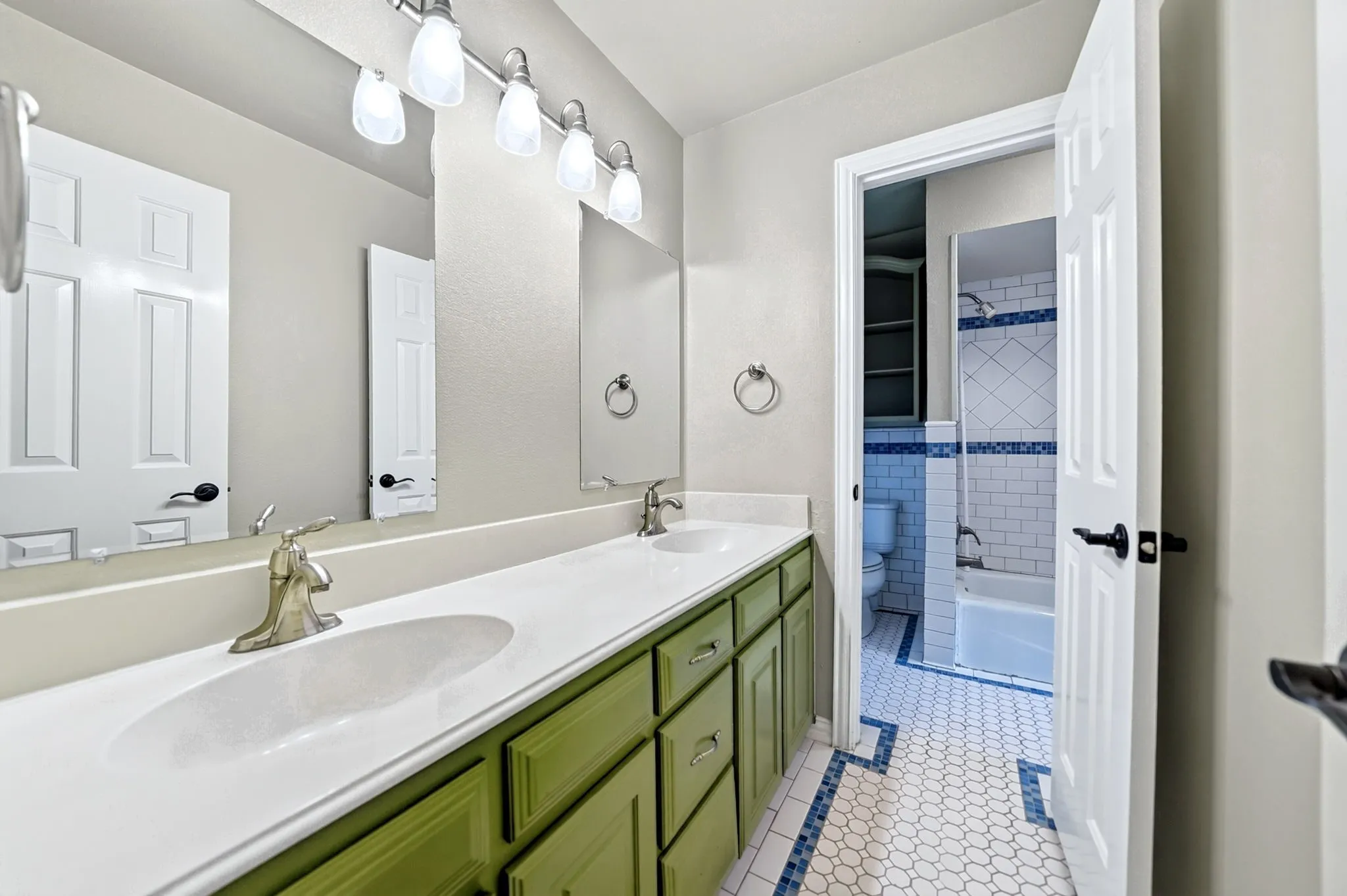 Jack n Jill bathroom with dual sinks and full bath