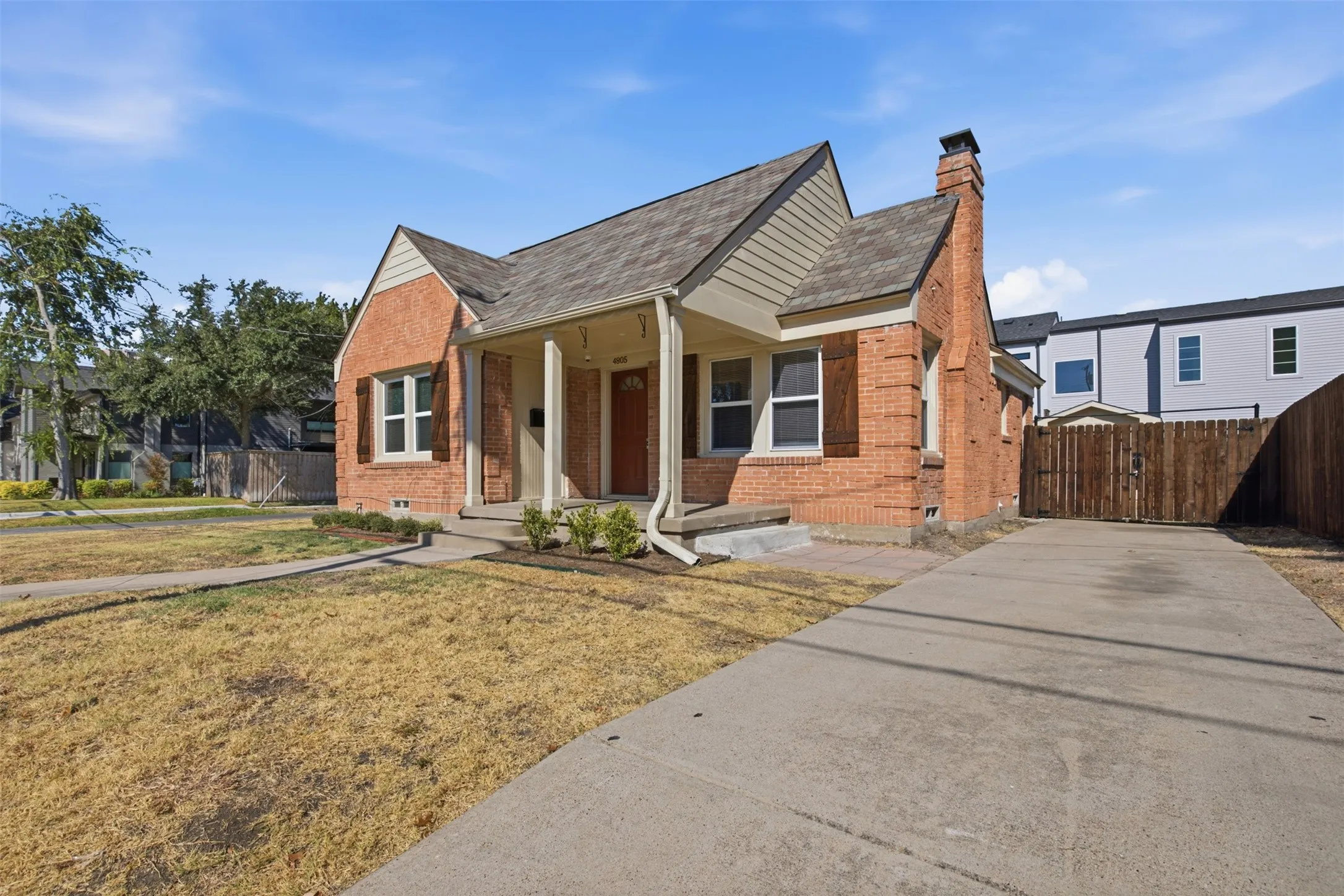 Single Family Residence For Sale in Dallas County , 4805 Capitol Avenue, Dallas, Texas 75204, 2 Bedroom, 1 Bathroom, Garage spaces, 980 Sqft, built in 1936, mls#21377601, Real Estate Agent in Dallas, Homes For Sale in Dallas county, Homes For Sale in Dallas, Realtor in Dallas Texas, Real Estate Brokerage Independent Realty Texas, Luminita Cordes Realtor