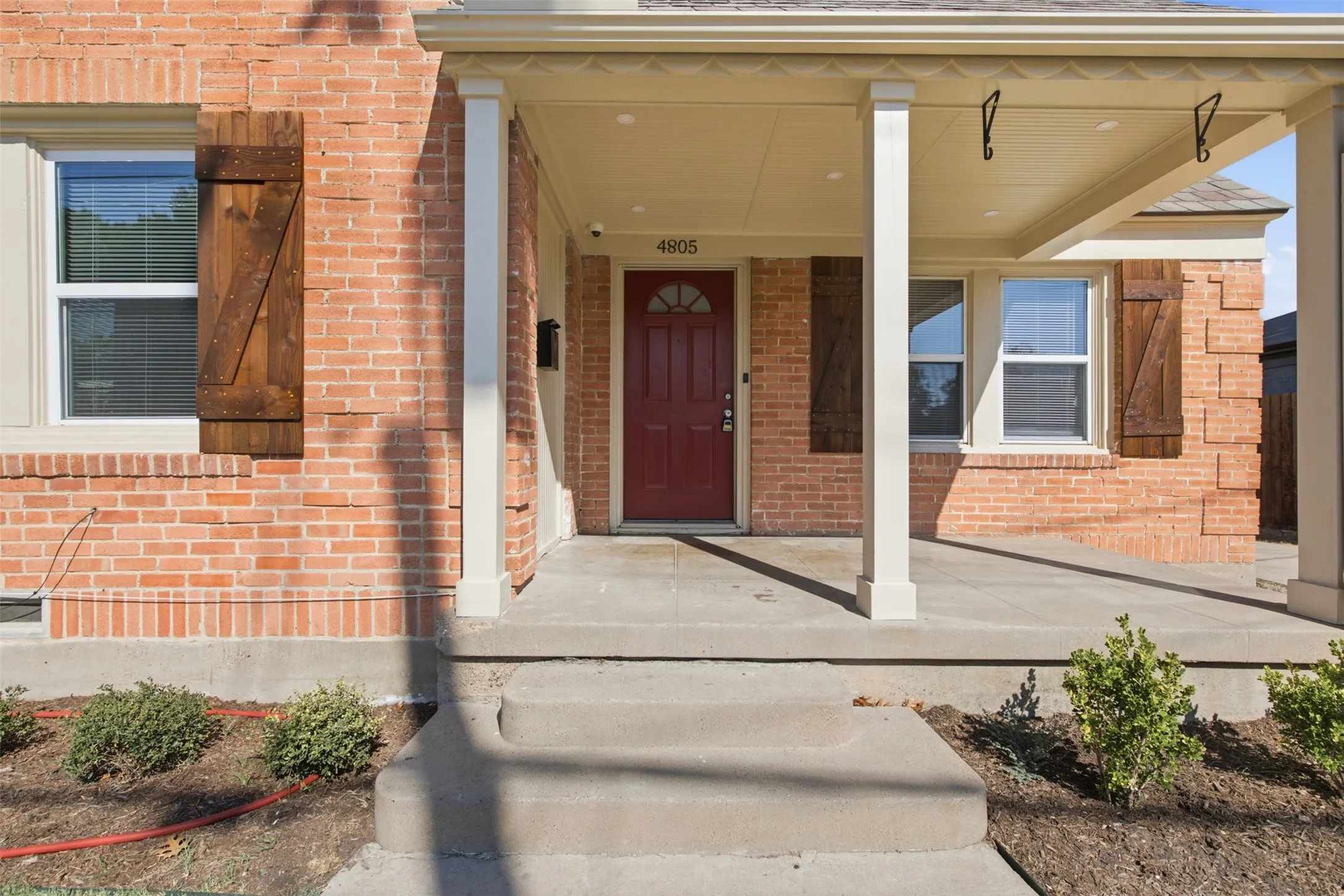 Single Family Residence For Sale in Dallas County , 4805 Capitol Avenue, Dallas, Texas 75204, 2 Bedroom, 1 Bathroom, Garage spaces, 980 Sqft, built in 1936, mls#21377601, Real Estate Agent in Dallas, Homes For Sale in Dallas county, Homes For Sale in Dallas, Realtor in Dallas Texas, Real Estate Brokerage Independent Realty Texas, Luminita Cordes Realtor