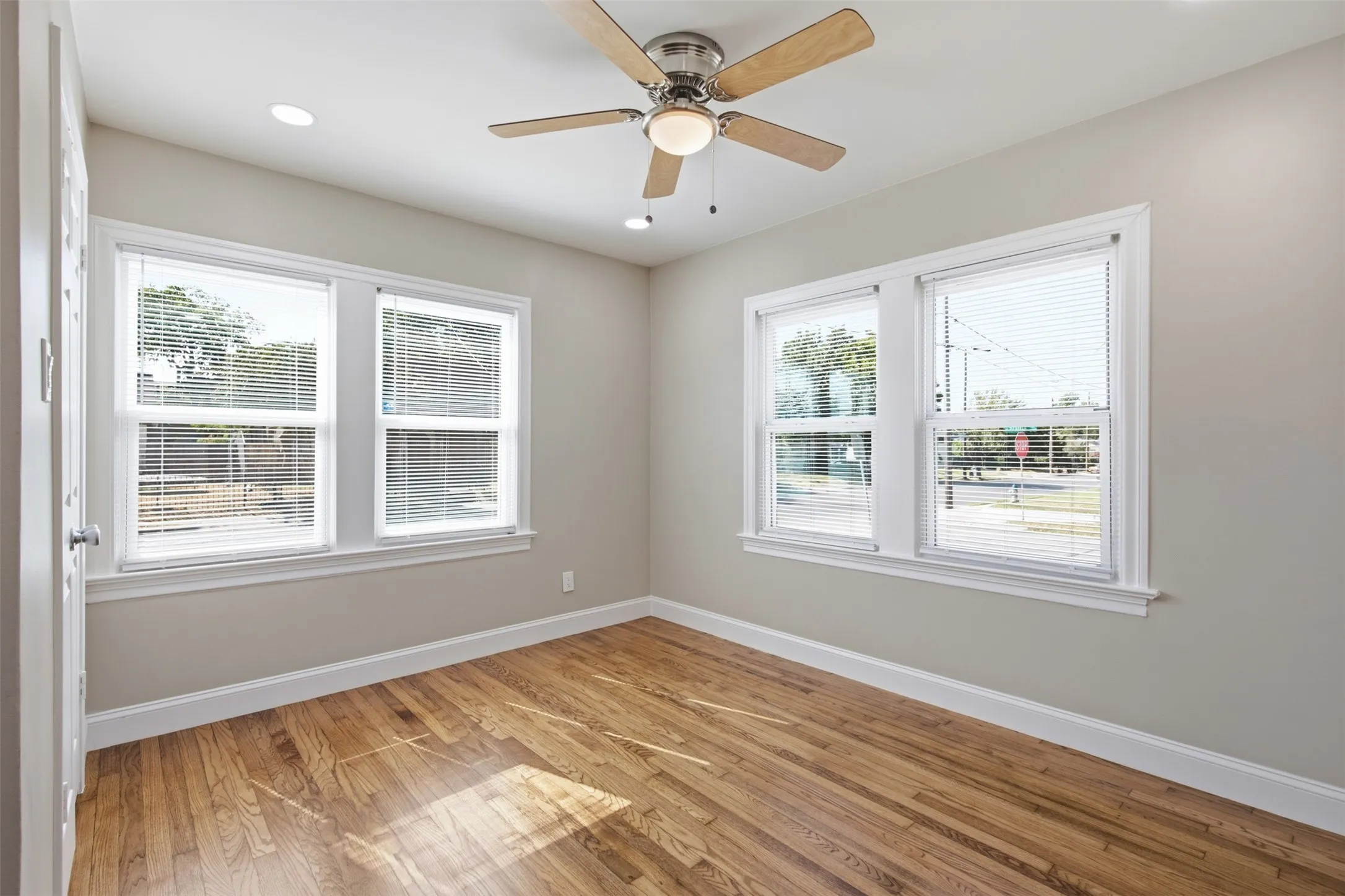 Single Family Residence For Sale in Dallas County , 4805 Capitol Avenue, Dallas, Texas 75204, 2 Bedroom, 1 Bathroom, Garage spaces, 980 Sqft, built in 1936, mls#21377601, Real Estate Agent in Dallas, Homes For Sale in Dallas county, Homes For Sale in Dallas, Realtor in Dallas Texas, Real Estate Brokerage Independent Realty Texas, Luminita Cordes Realtor