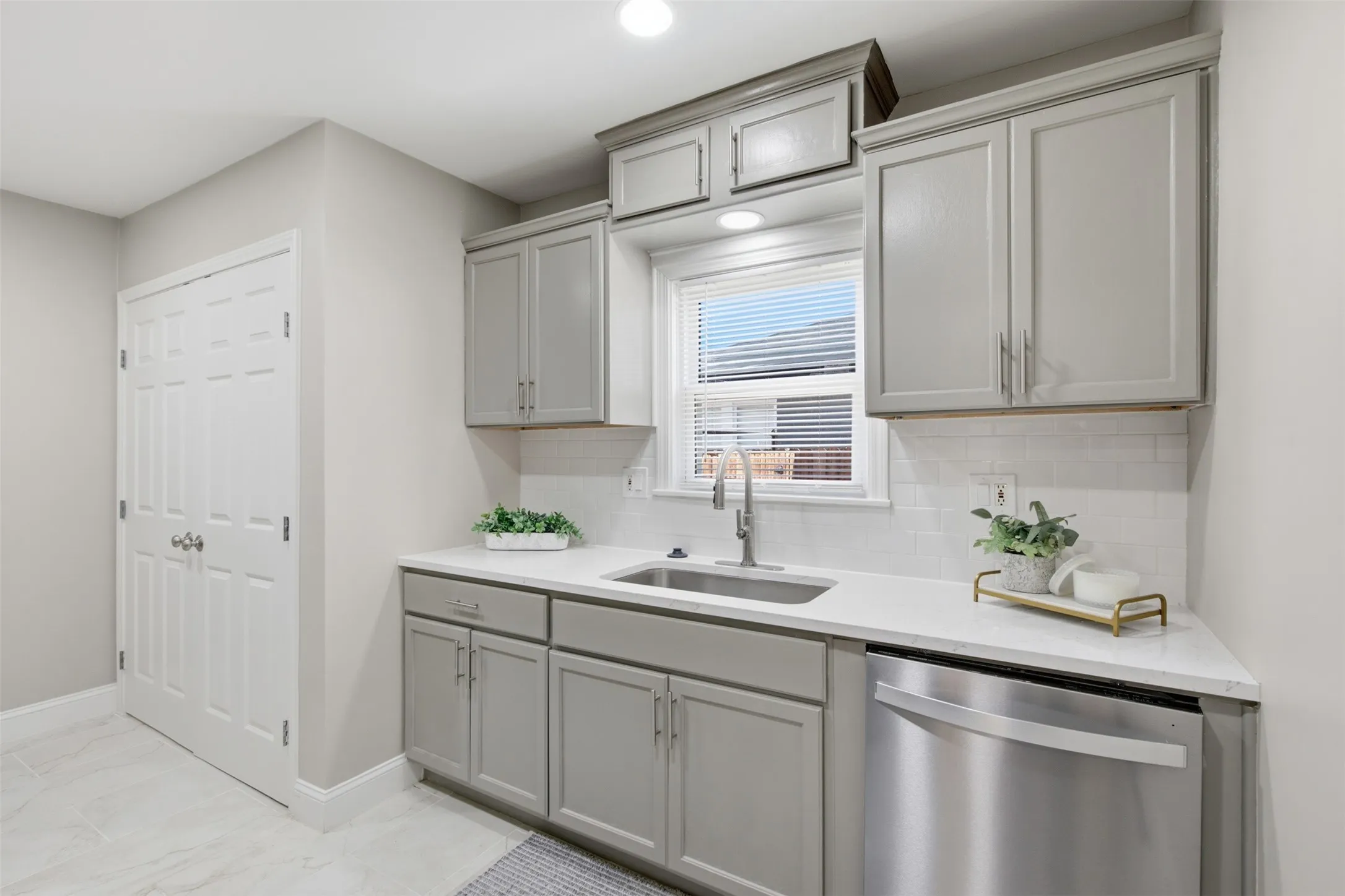 Single Family Residence For Sale in Dallas County , 4805 Capitol Avenue, Dallas, Texas 75204, 2 Bedroom, 1 Bathroom, Garage spaces, 980 Sqft, built in 1936, mls#21377601, Real Estate Agent in Dallas, Homes For Sale in Dallas county, Homes For Sale in Dallas, Realtor in Dallas Texas, Real Estate Brokerage Independent Realty Texas, Luminita Cordes Realtor