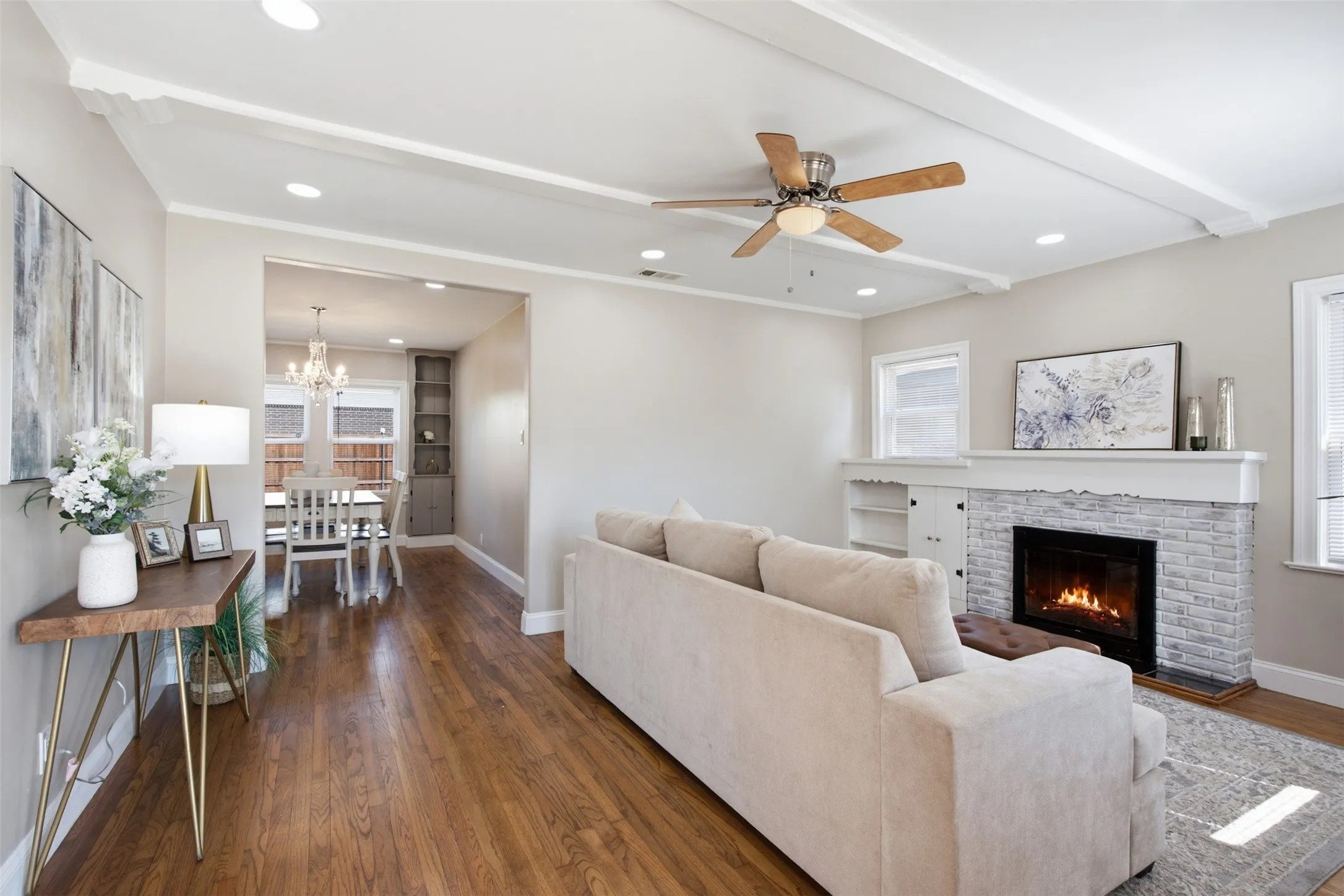 Single Family Residence For Sale in Dallas County , 4805 Capitol Avenue, Dallas, Texas 75204, 2 Bedroom, 1 Bathroom, Garage spaces, 980 Sqft, built in 1936, mls#21377601, Real Estate Agent in Dallas, Homes For Sale in Dallas county, Homes For Sale in Dallas, Realtor in Dallas Texas, Real Estate Brokerage Independent Realty Texas, Luminita Cordes Realtor