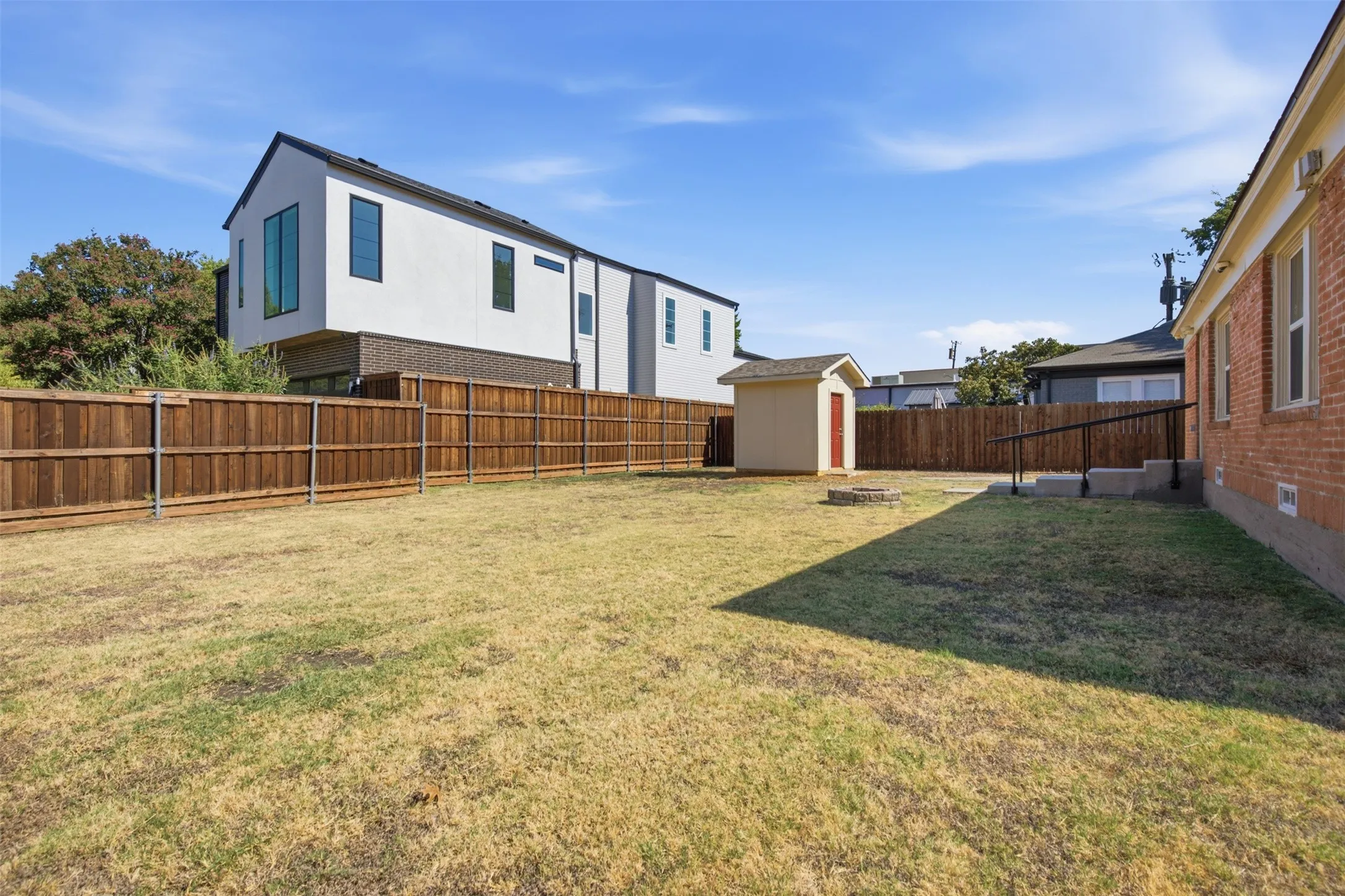 Single Family Residence For Sale in Dallas County , 4805 Capitol Avenue, Dallas, Texas 75204, 2 Bedroom, 1 Bathroom, Garage spaces, 980 Sqft, built in 1936, mls#21377601, Real Estate Agent in Dallas, Homes For Sale in Dallas county, Homes For Sale in Dallas, Realtor in Dallas Texas, Real Estate Brokerage Independent Realty Texas, Luminita Cordes Realtor