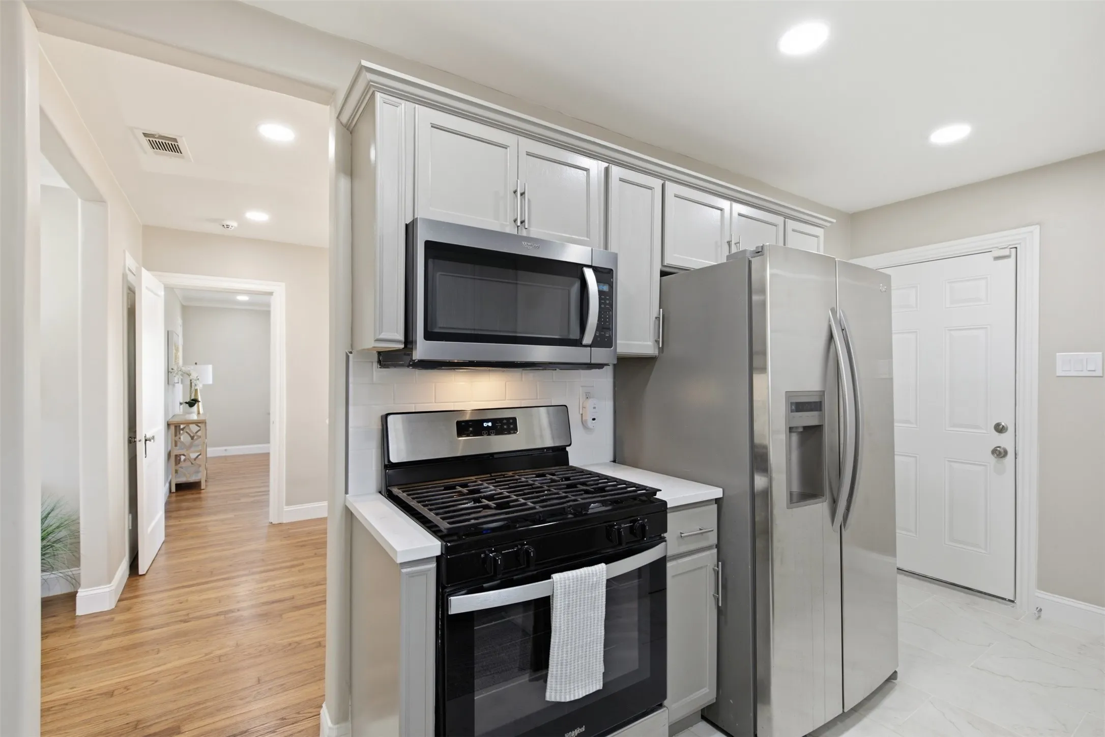 Single Family Residence For Sale in Dallas County , 4805 Capitol Avenue, Dallas, Texas 75204, 2 Bedroom, 1 Bathroom, Garage spaces, 980 Sqft, built in 1936, mls#21377601, Real Estate Agent in Dallas, Homes For Sale in Dallas county, Homes For Sale in Dallas, Realtor in Dallas Texas, Real Estate Brokerage Independent Realty Texas, Luminita Cordes Realtor