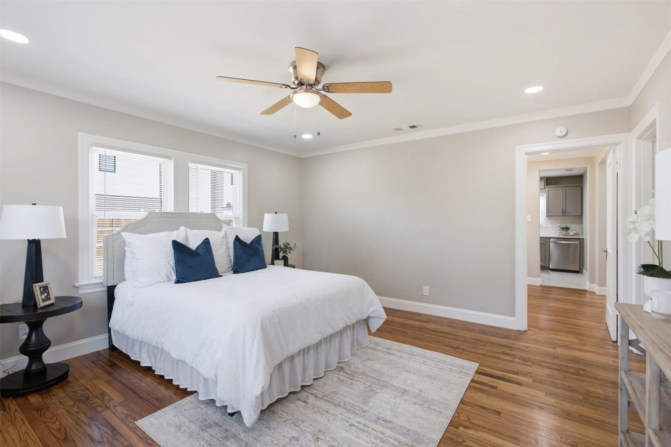 Single Family Residence For Sale in Dallas County , 4805 Capitol Avenue, Dallas, Texas 75204, 2 Bedroom, 1 Bathroom, Garage spaces, 980 Sqft, built in 1936, mls#21377601, Real Estate Agent in Dallas, Homes For Sale in Dallas county, Homes For Sale in Dallas, Realtor in Dallas Texas, Real Estate Brokerage Independent Realty Texas, Luminita Cordes Realtor