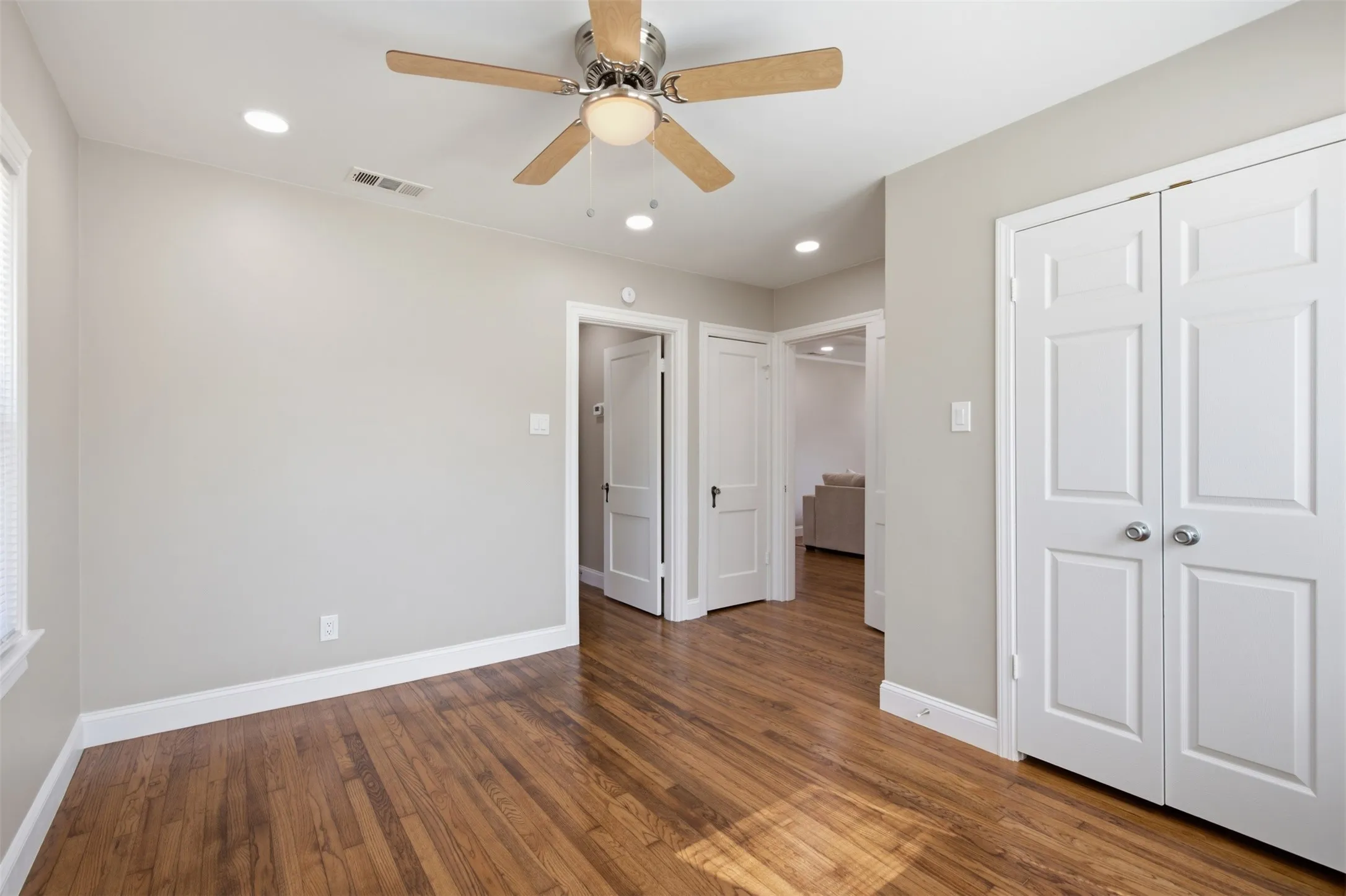 Single Family Residence For Sale in Dallas County , 4805 Capitol Avenue, Dallas, Texas 75204, 2 Bedroom, 1 Bathroom, Garage spaces, 980 Sqft, built in 1936, mls#21377601, Real Estate Agent in Dallas, Homes For Sale in Dallas county, Homes For Sale in Dallas, Realtor in Dallas Texas, Real Estate Brokerage Independent Realty Texas, Luminita Cordes Realtor